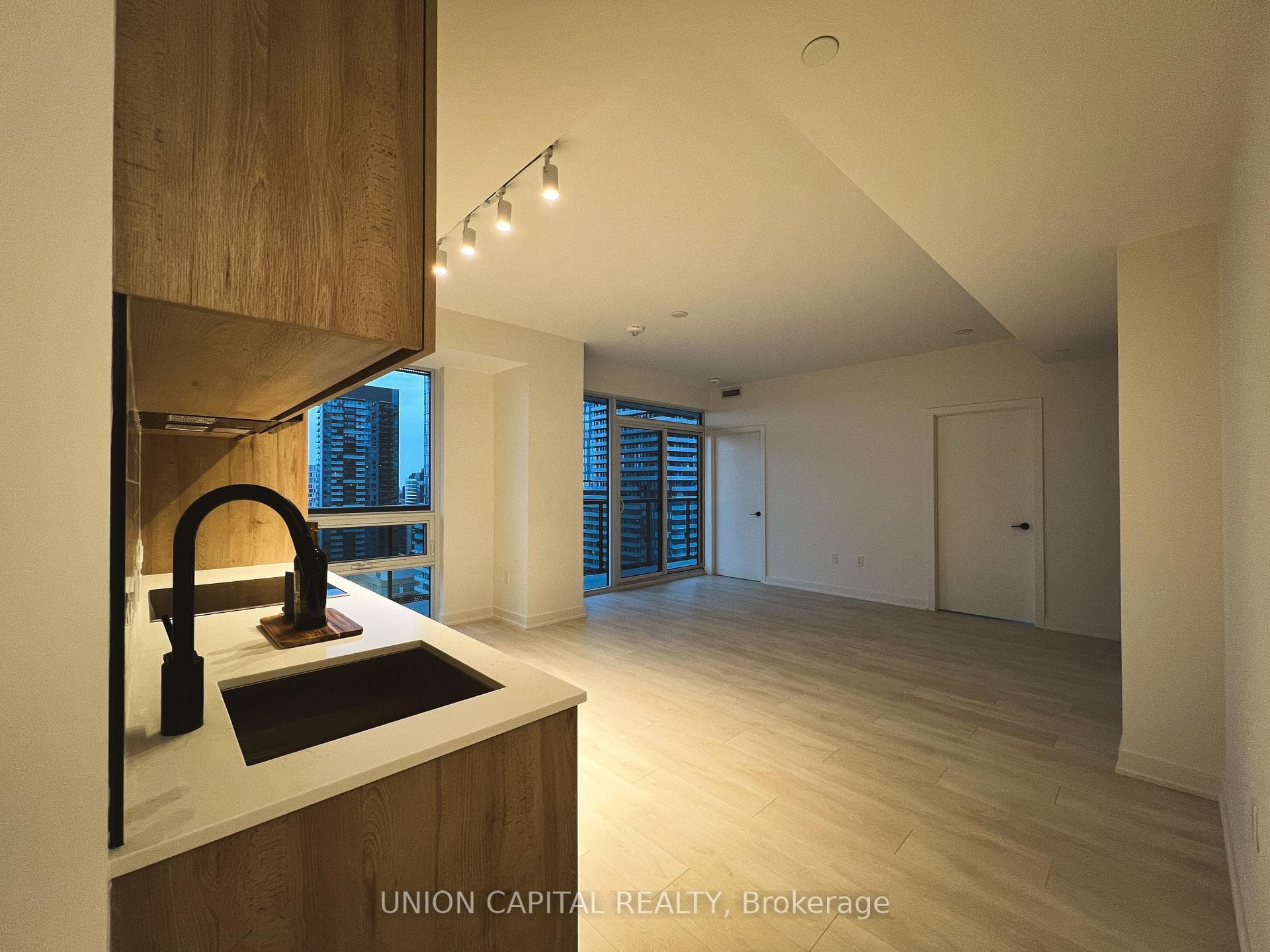 127 Broadway Avenue Unit 2102 photo 1