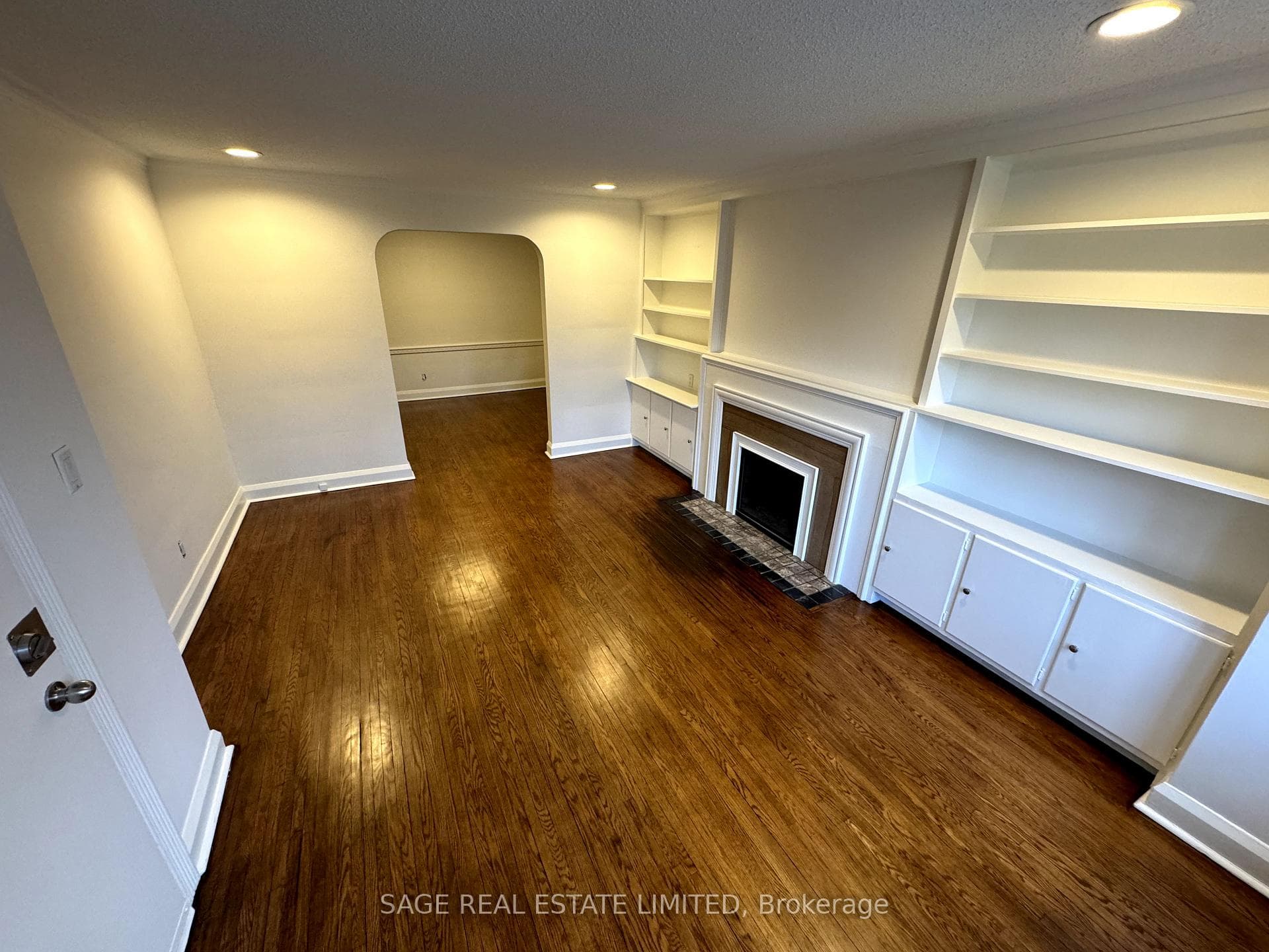 1077 Avenue Rd A