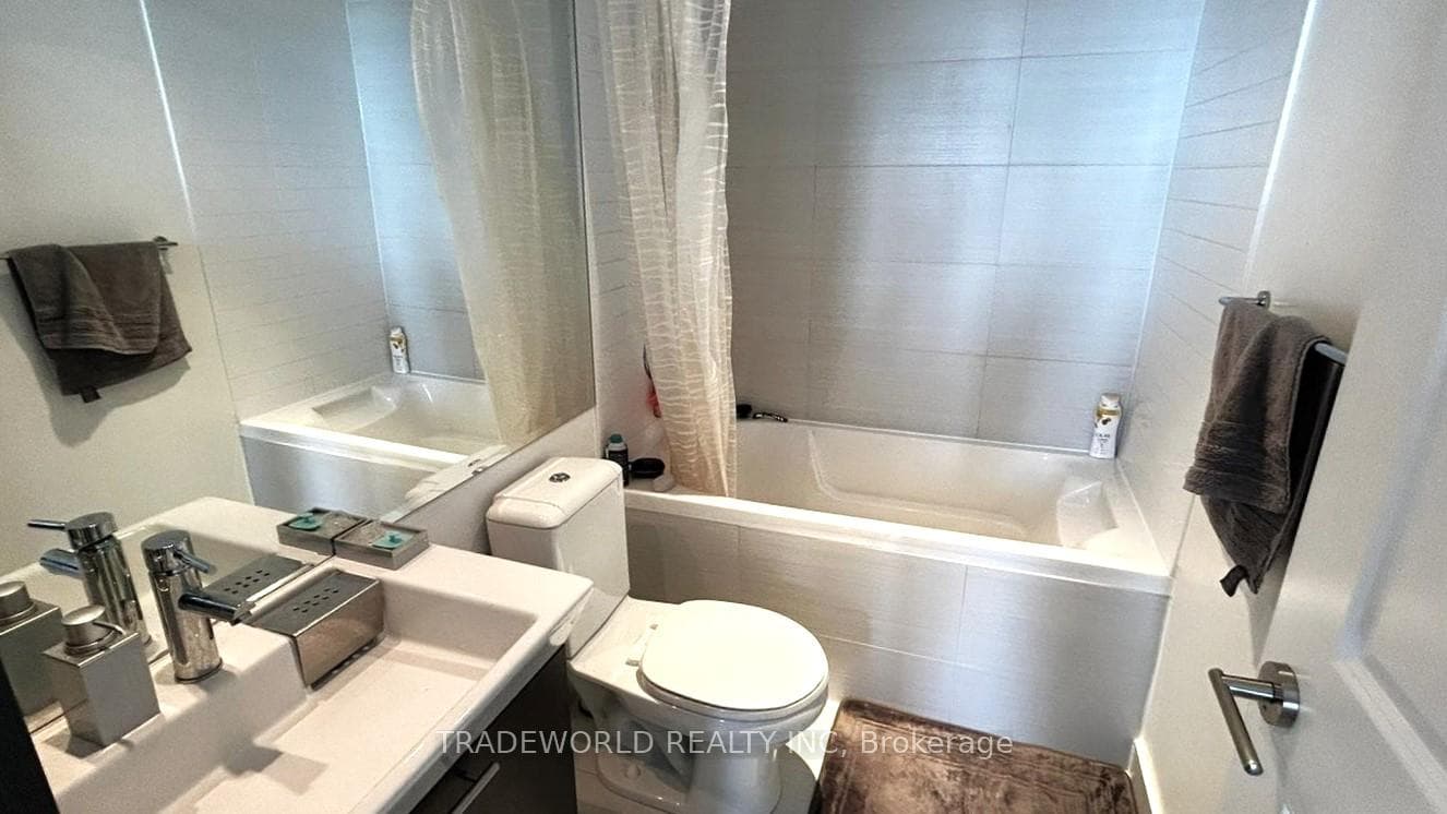 386 Yonge Street Unit 3310 photo 14