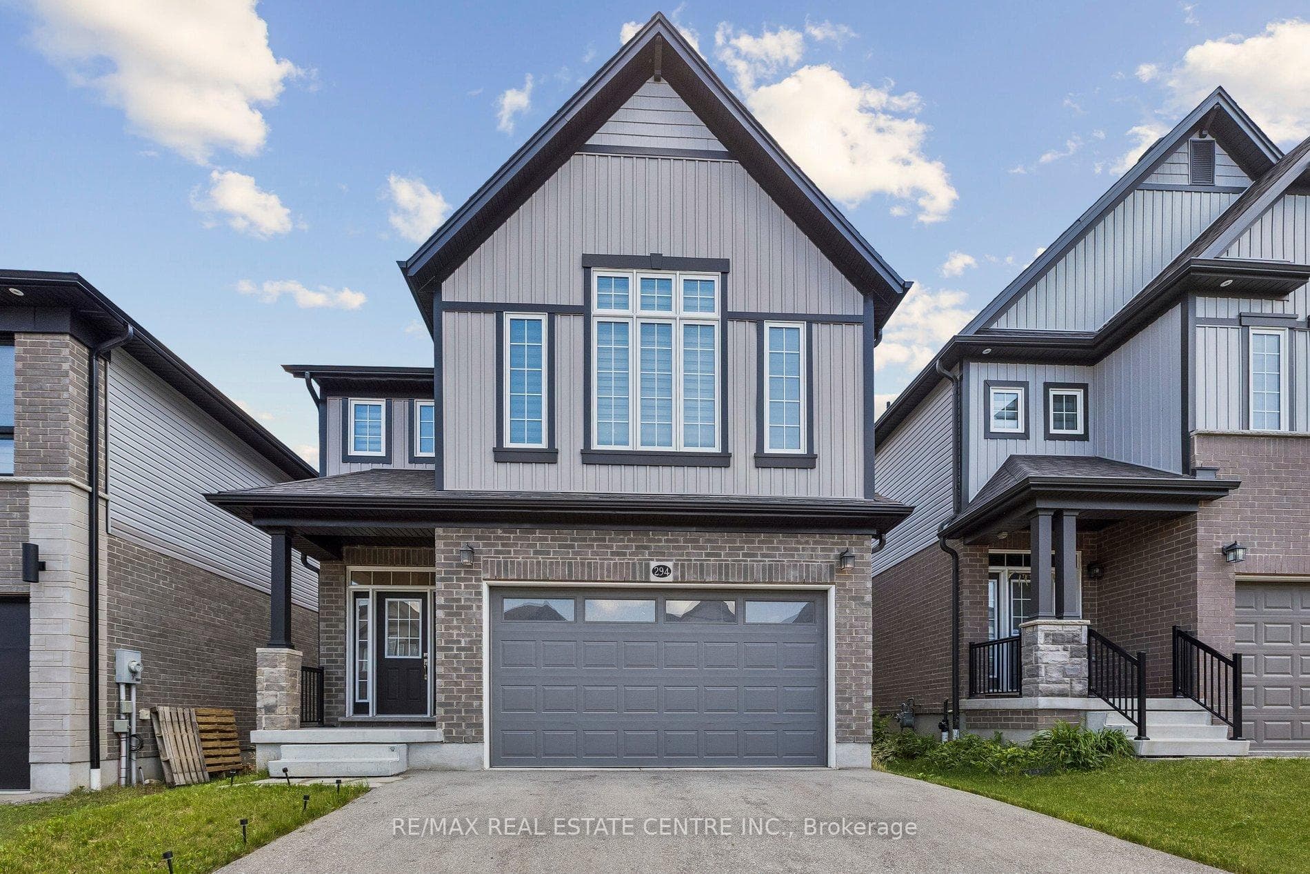 294 Chokecherry Crescent photo 1
