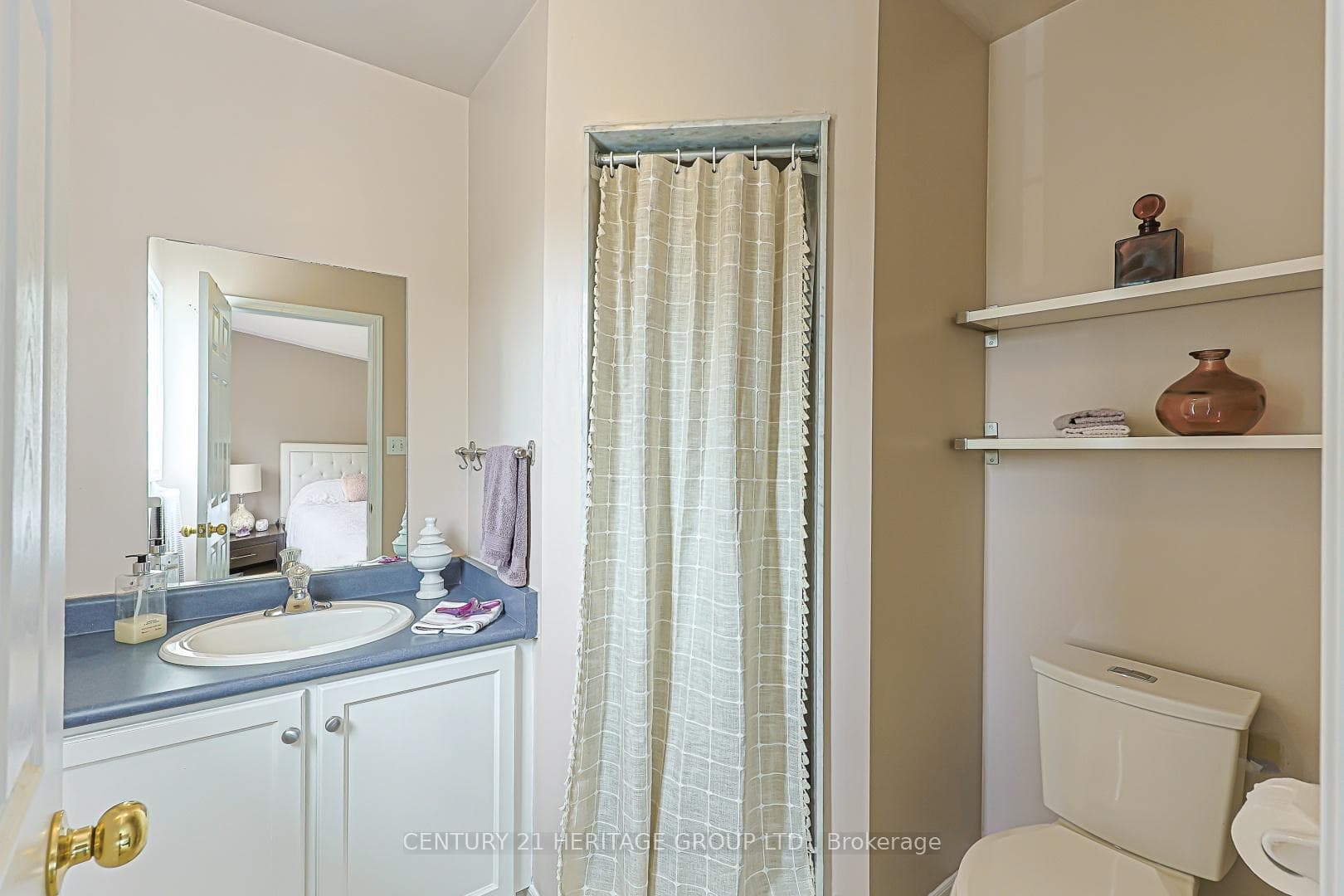 22 Village Green Lane photo 23