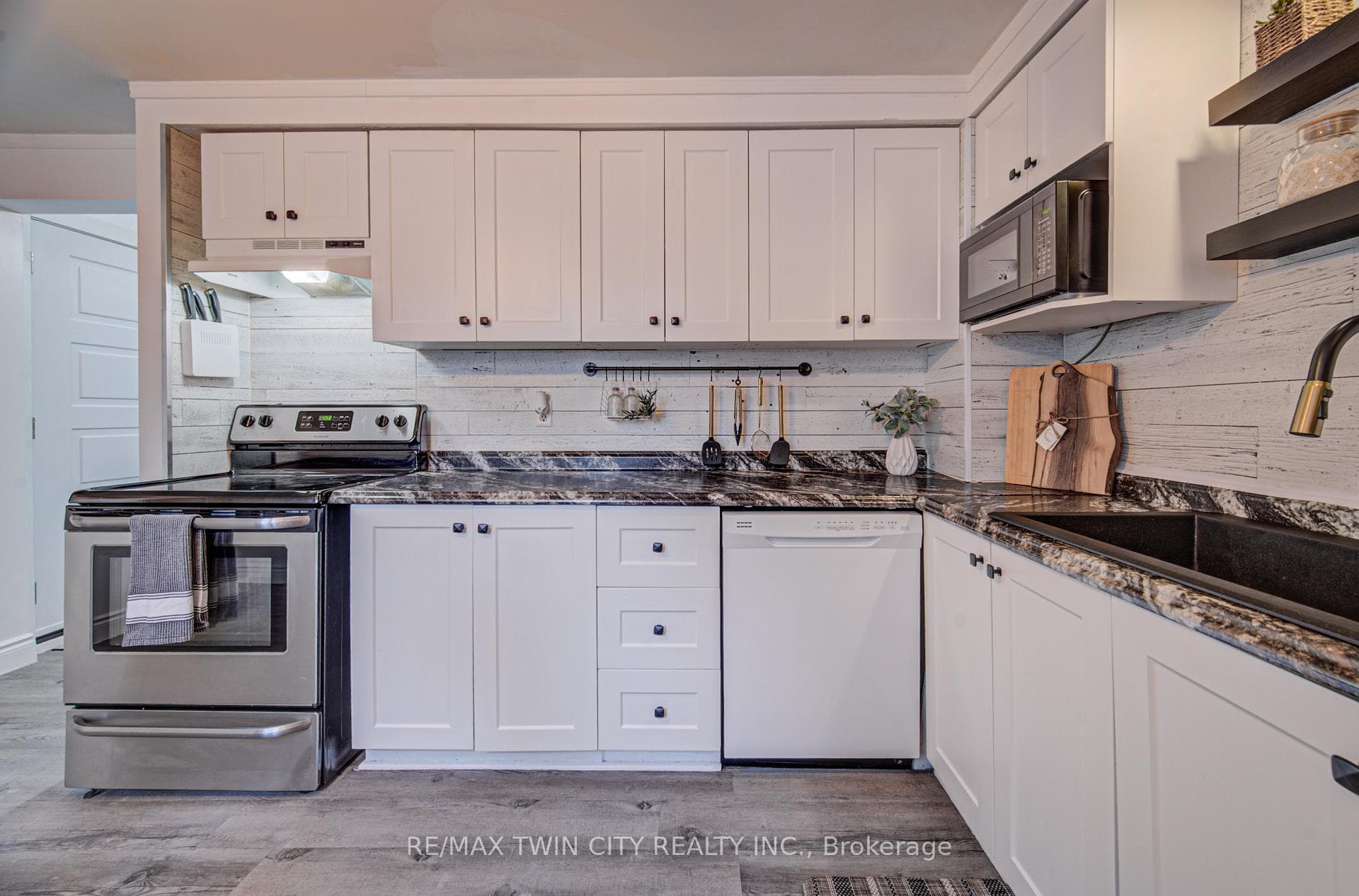 150 Glamis Road photo 4