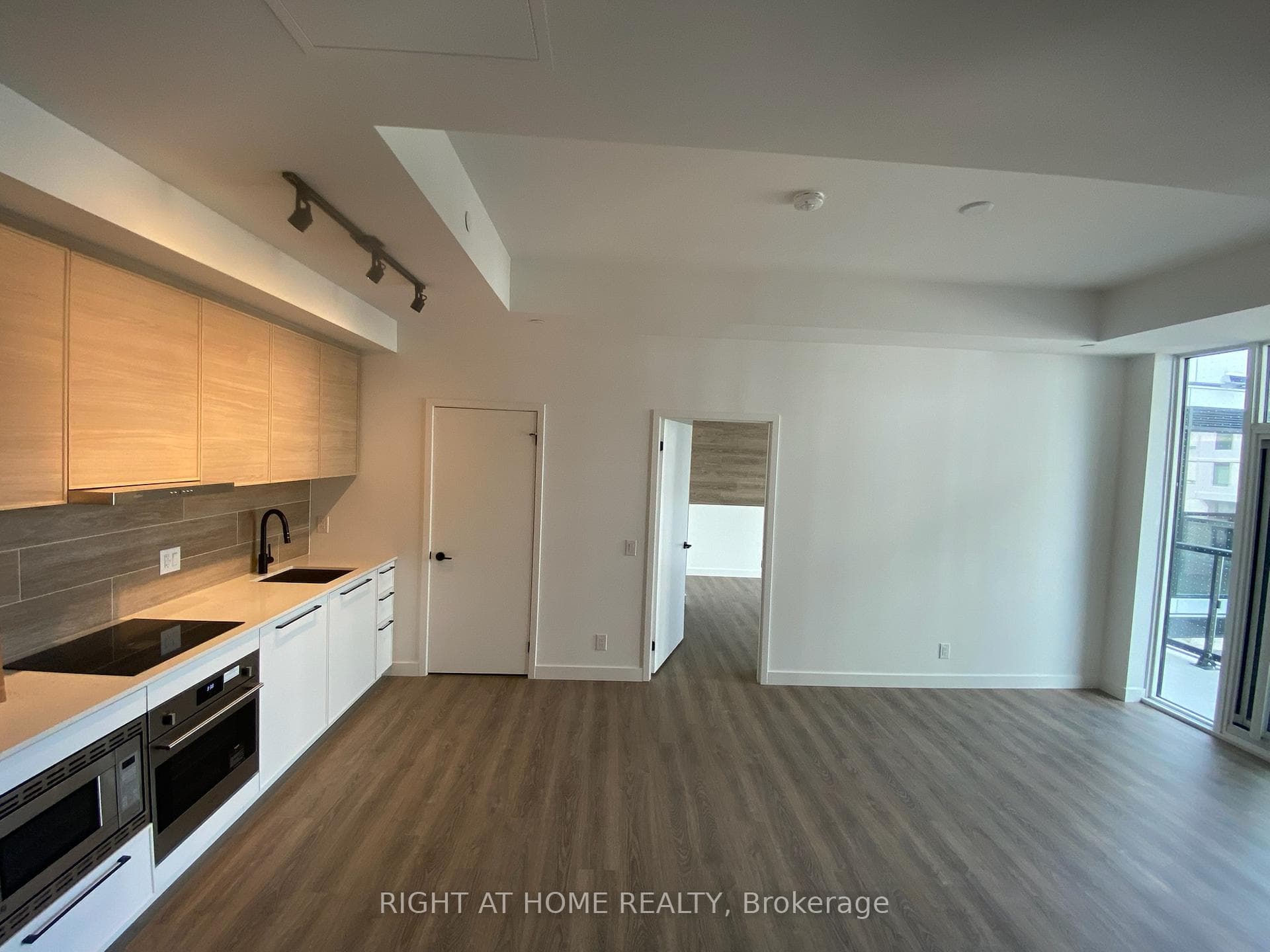 1050 Eastern Avenue Unit 825 photo 4