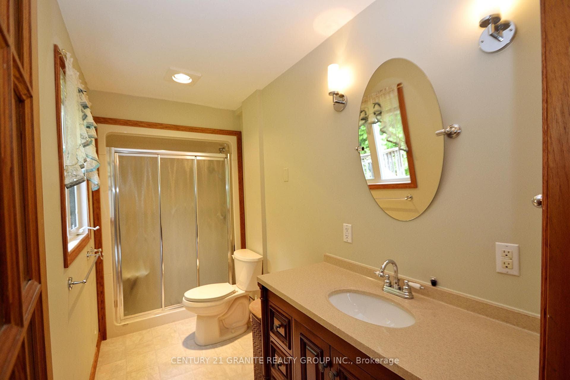 257 Hastings Street photo 27