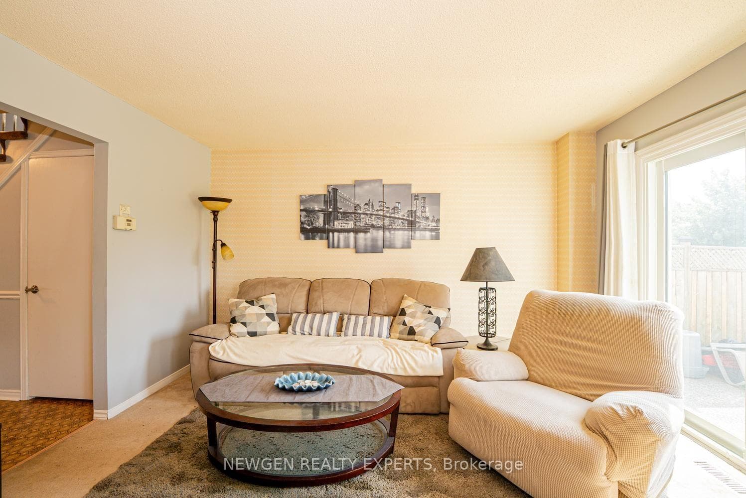 7022 Cordingley Crescent photo 8