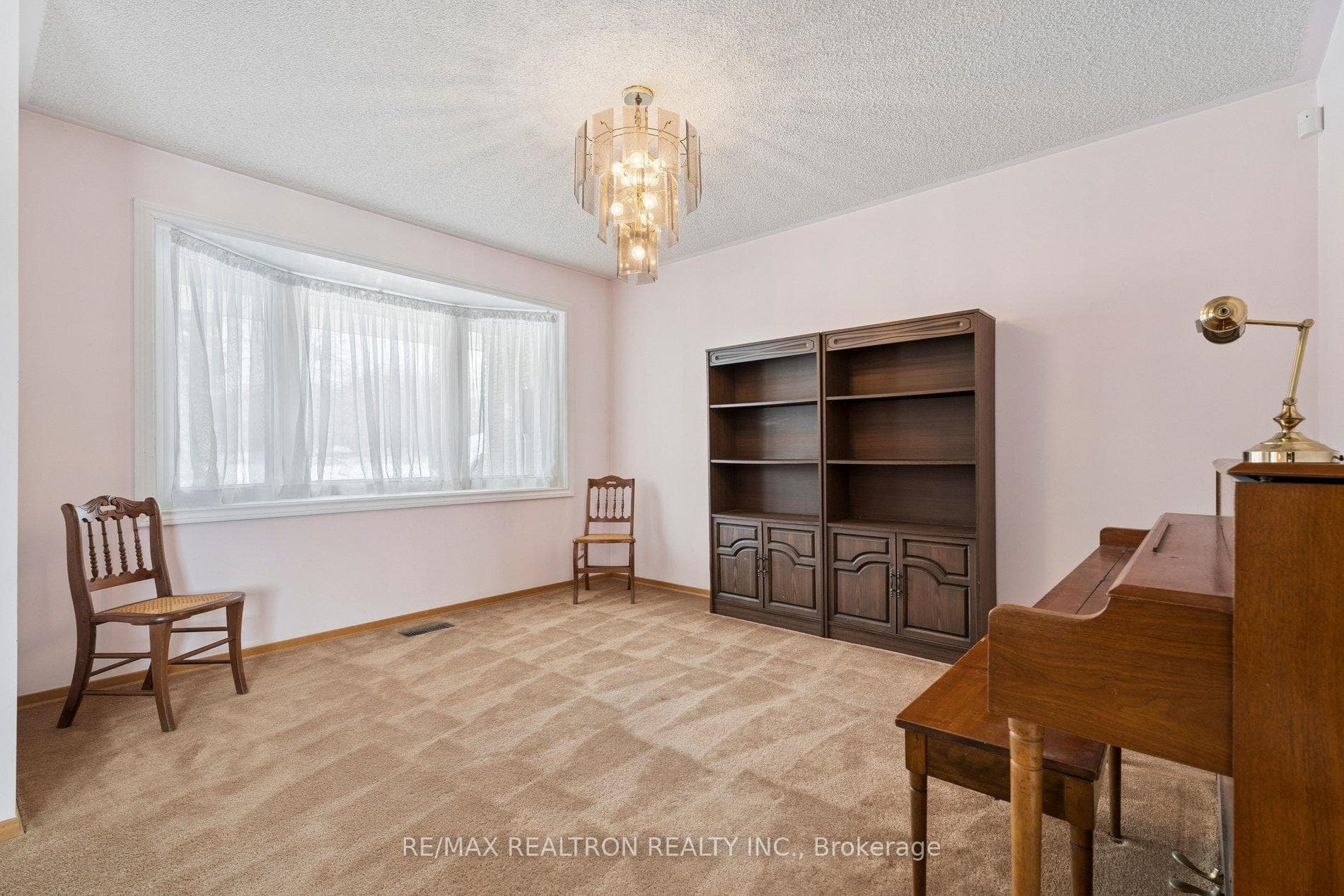 21084 Woodbine Avenue photo 7