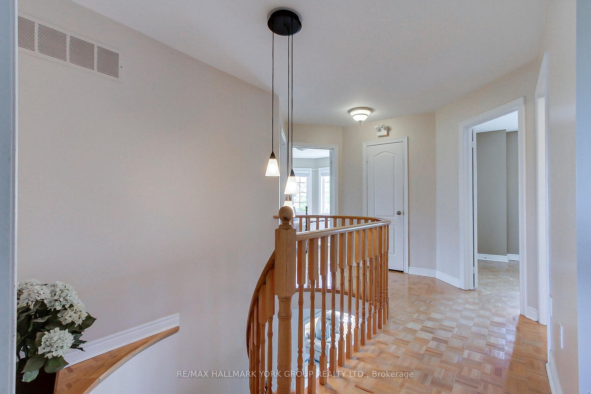 571 Goodyear Crescent photo 29