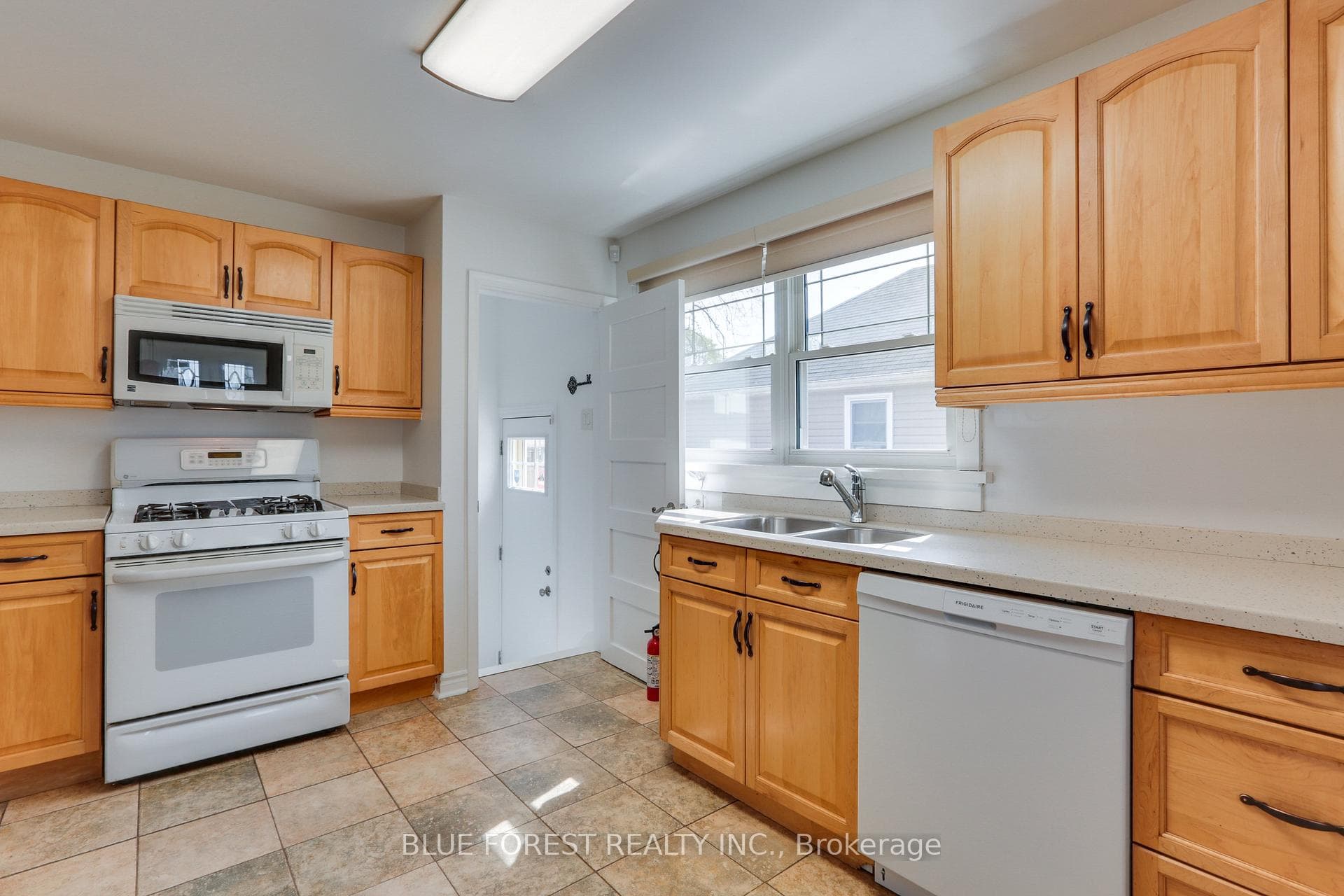 1281 Wilton Avenue photo 3