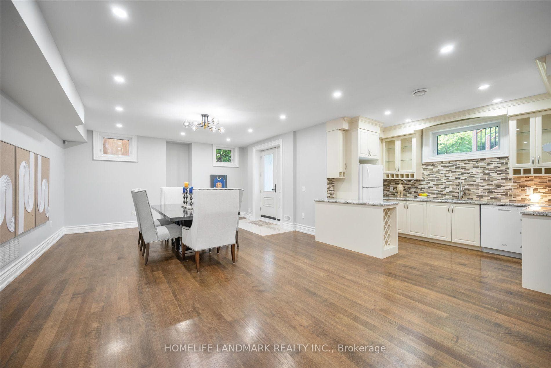 92 Caines Avenue photo 34