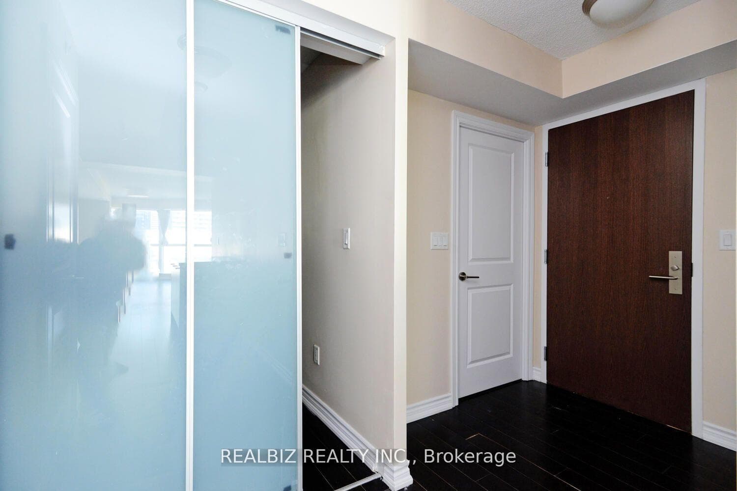 386 Yonge Street Unit 1516 photo 16