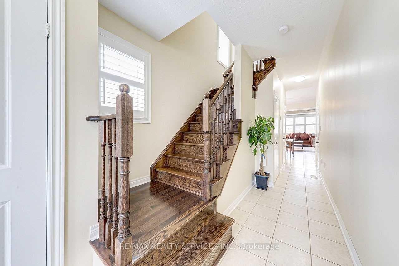 27 Biddens Square Unit Upper photo 2