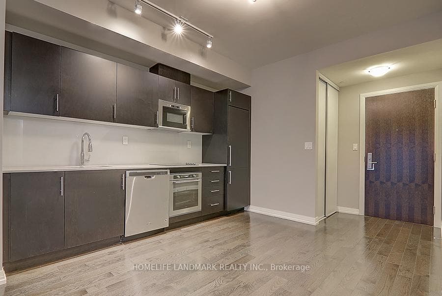 460 Adelaide Street Unit 701 photo 3