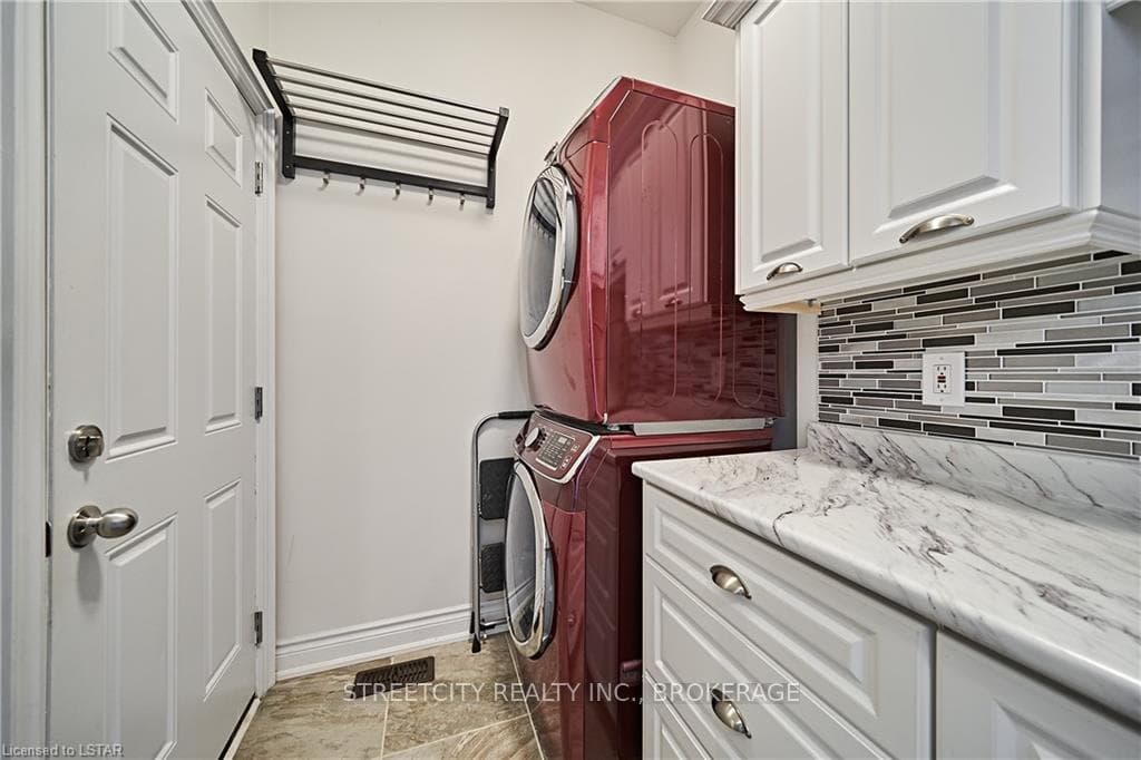 15 BARCHARD Street photo 29
