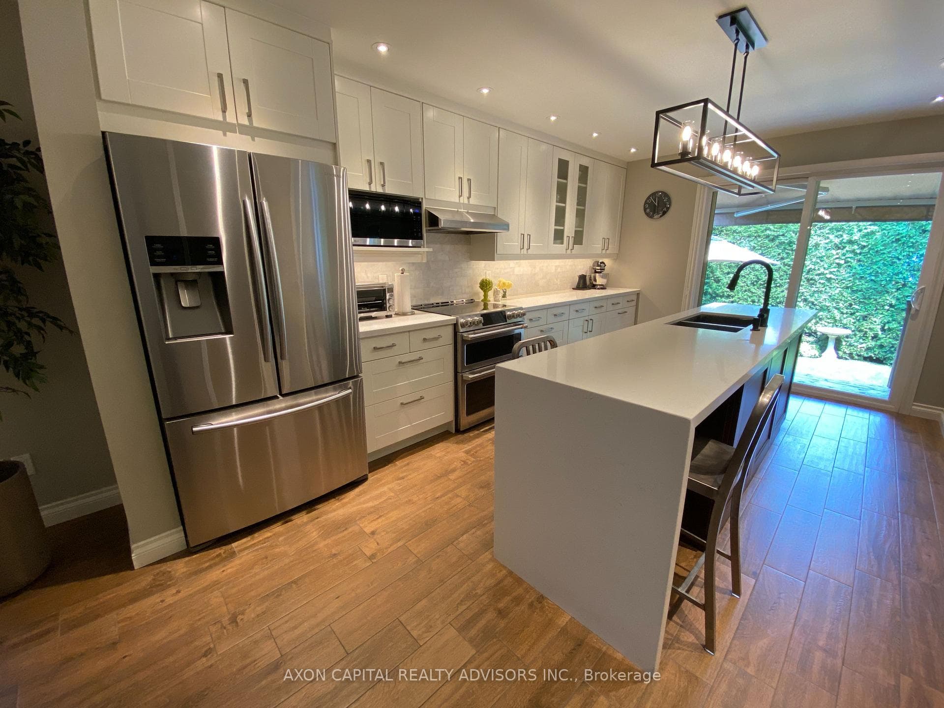74 Eleanor Circle photo 2