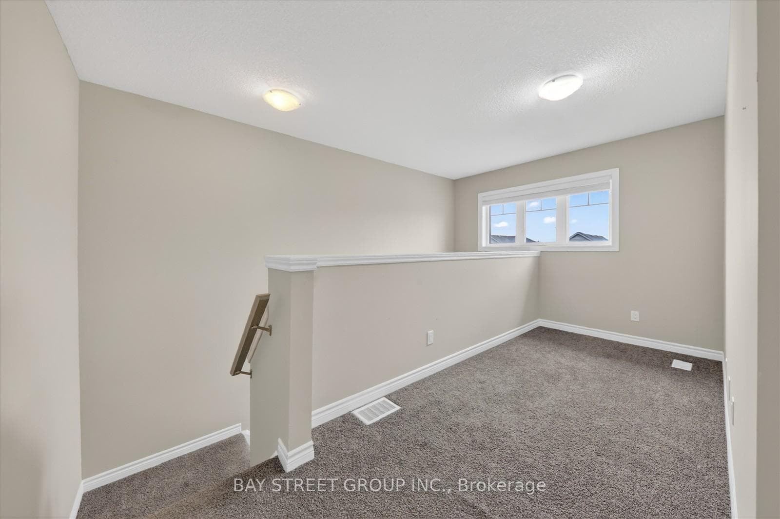 445 Avens Street photo 23