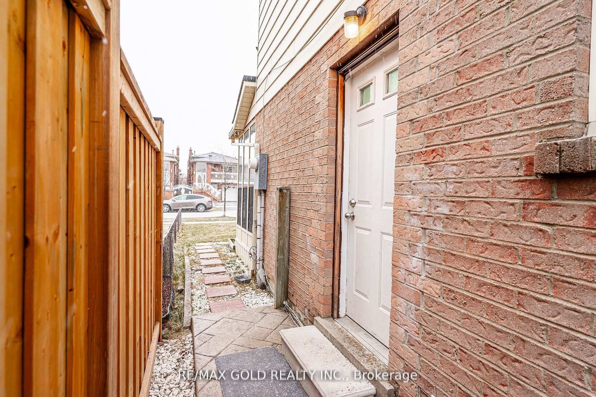 13 Martindale Crescent photo 38