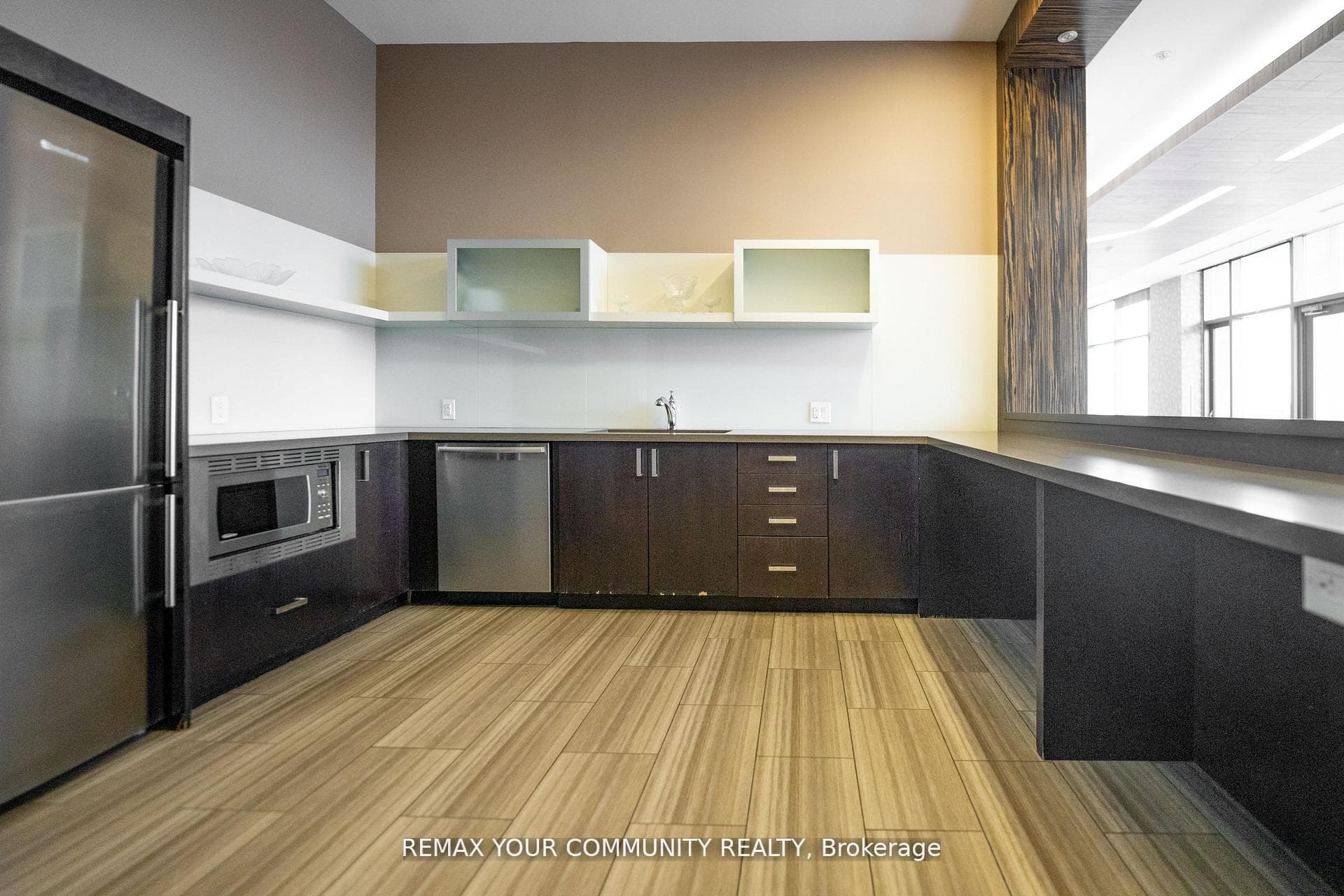 325 South Park Road Unit 520 photo 30