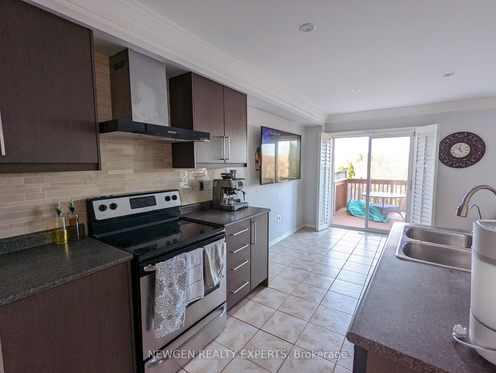 122 River Rock Crescent photo 26