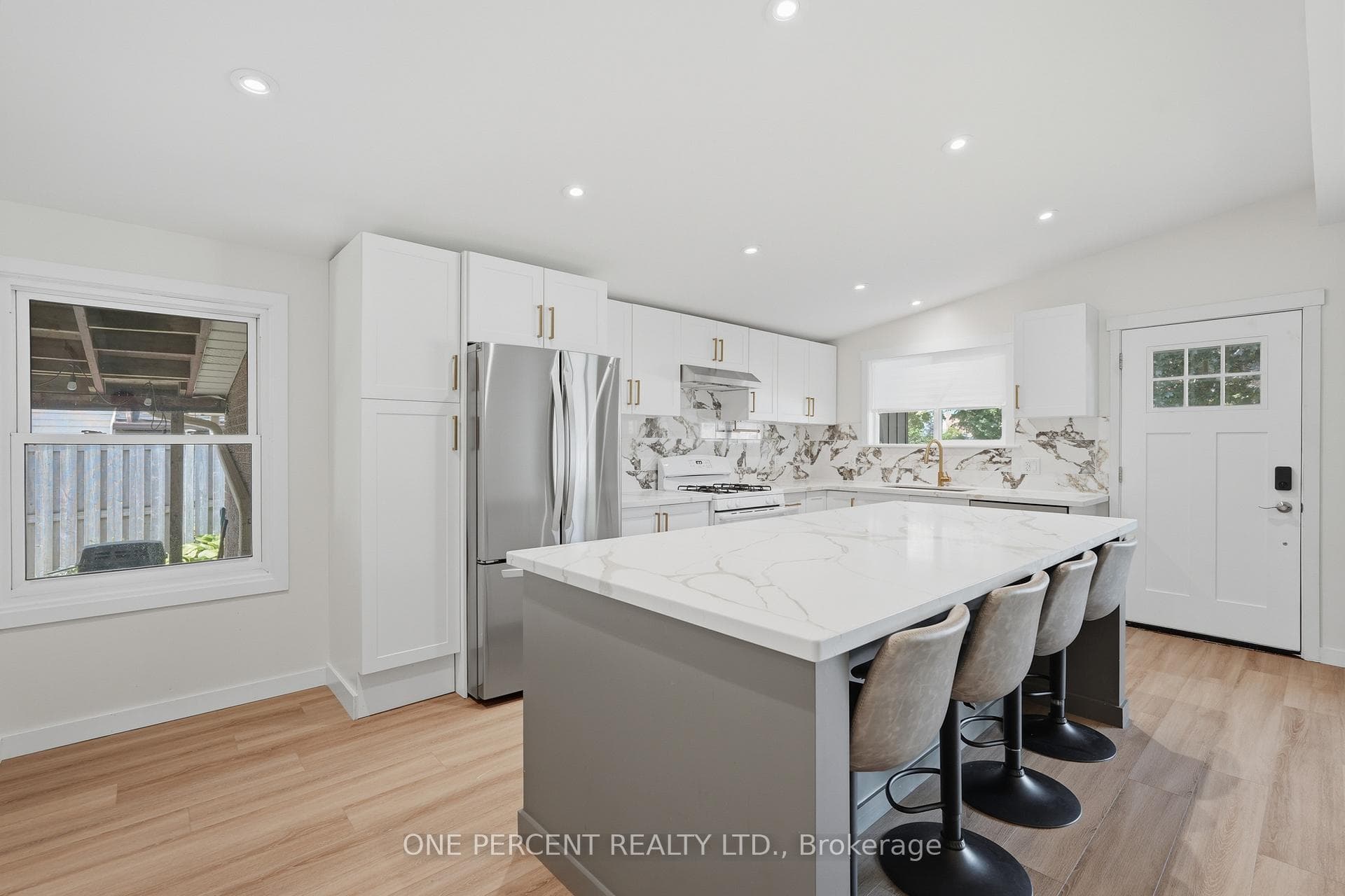 9 Bishopsgate Avenue photo 9