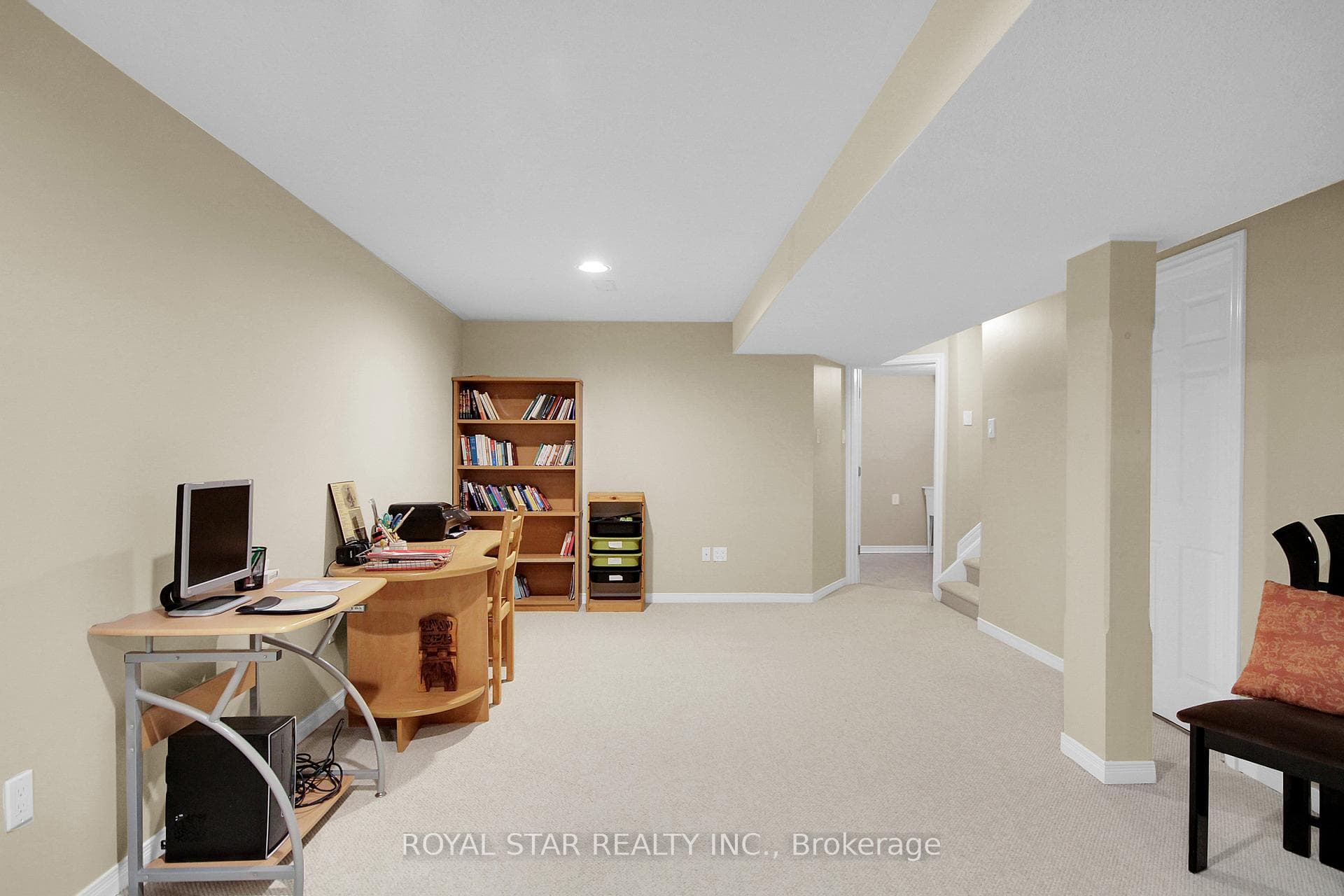 90 Longshire Circle photo 25