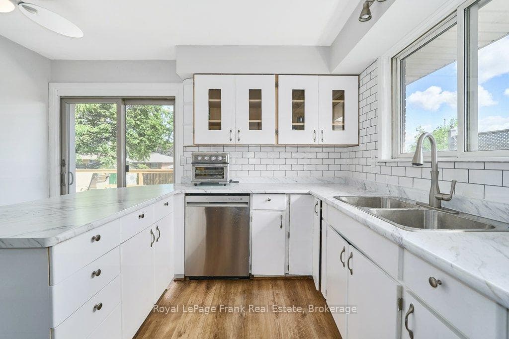 1158 Lisgar Avenue photo 18
