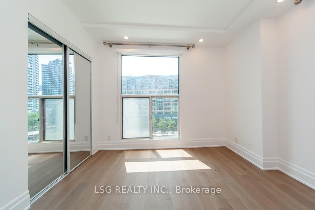 99 Harbour Square Unit 812 photo 36