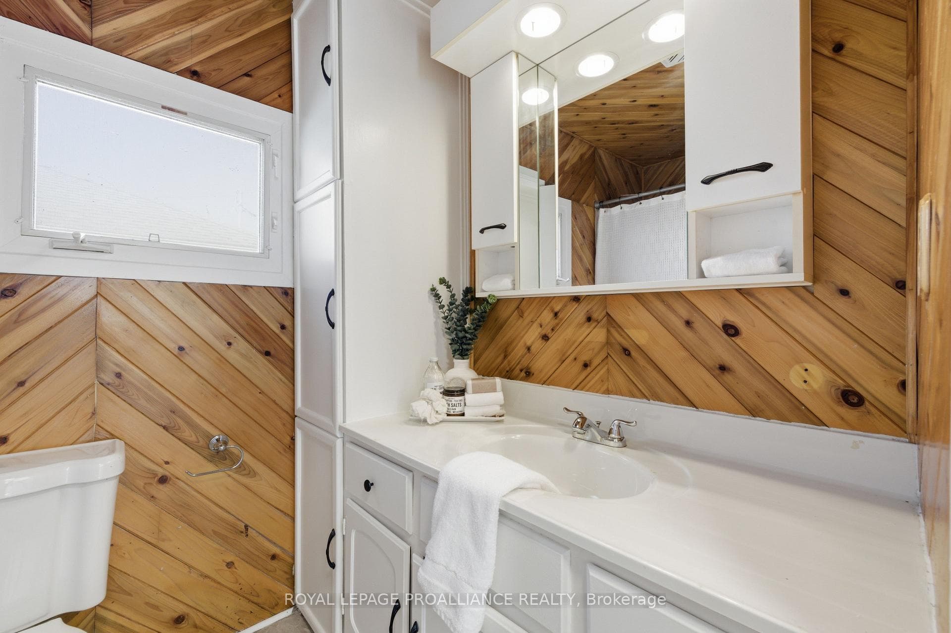 5469 Lakeshore Drive photo 32