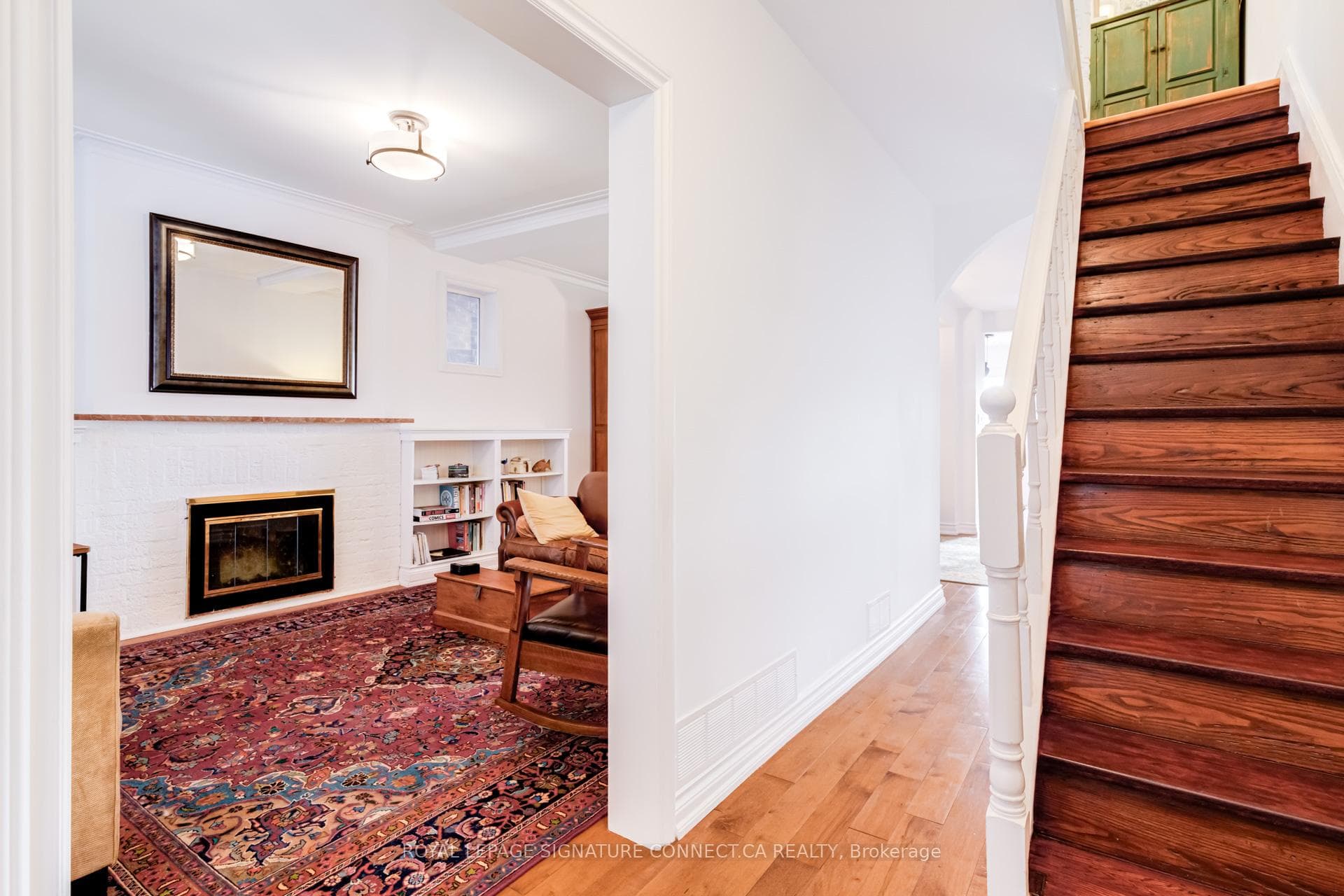 158 McRoberts Avenue photo 3
