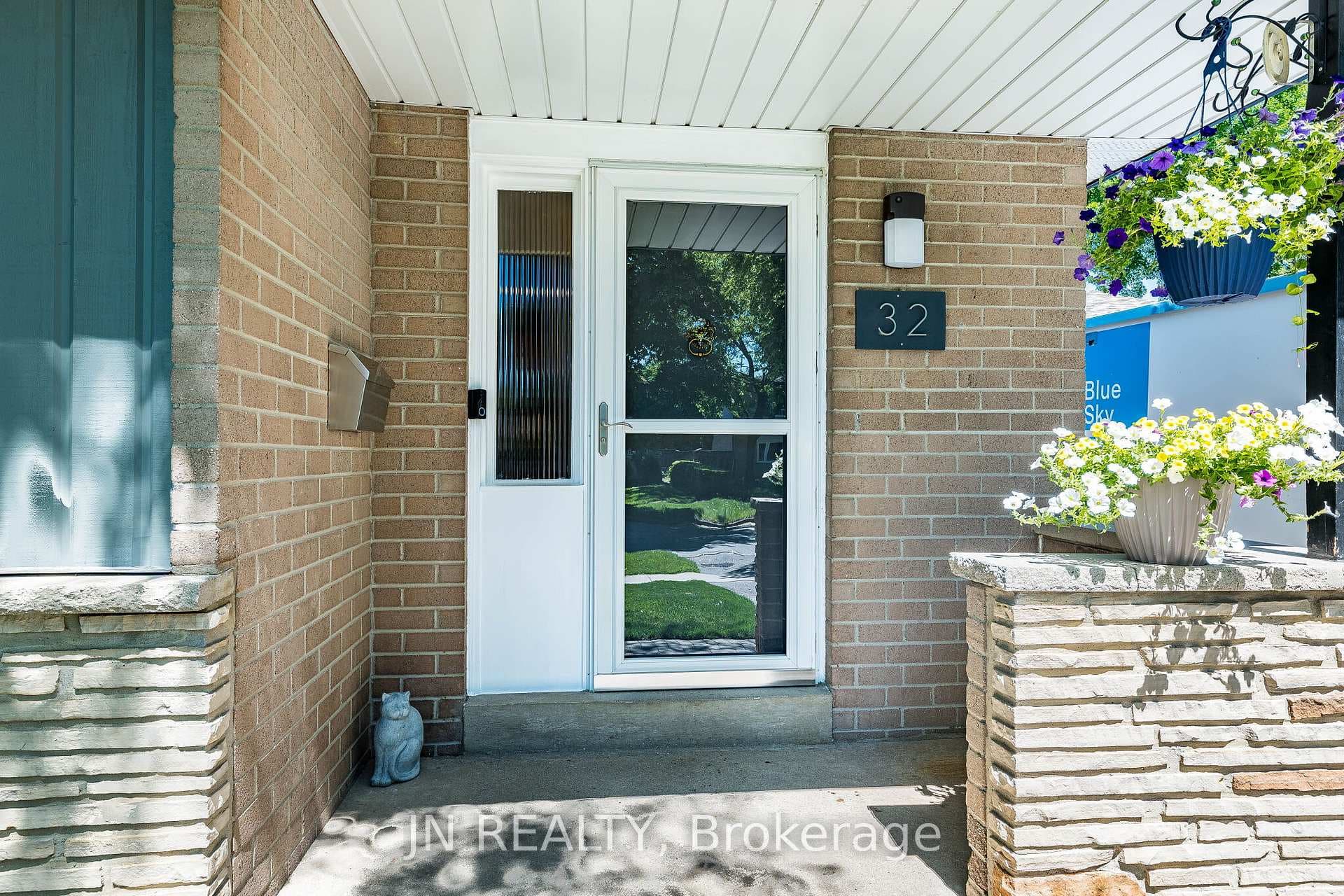 32 Barkwood Court photo 8
