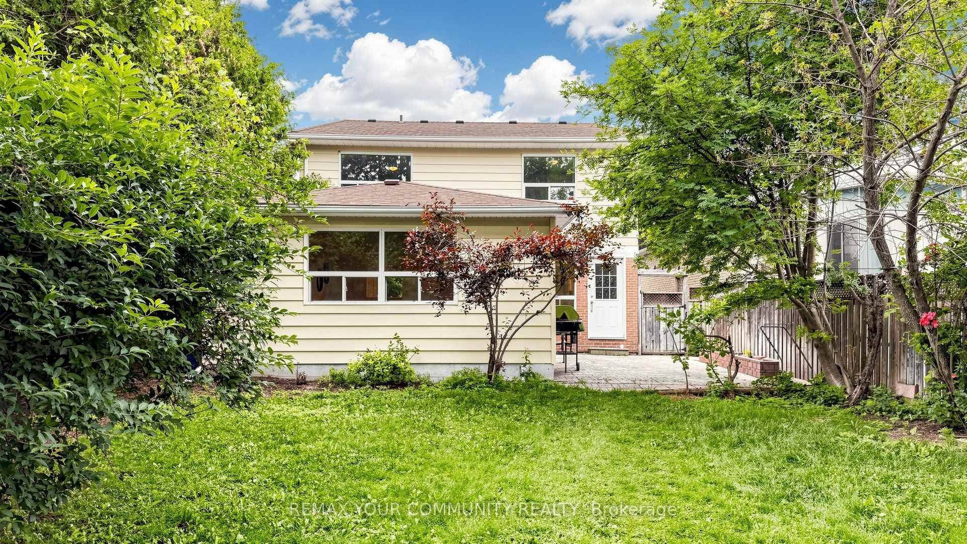 276 Currey Crescent photo 48