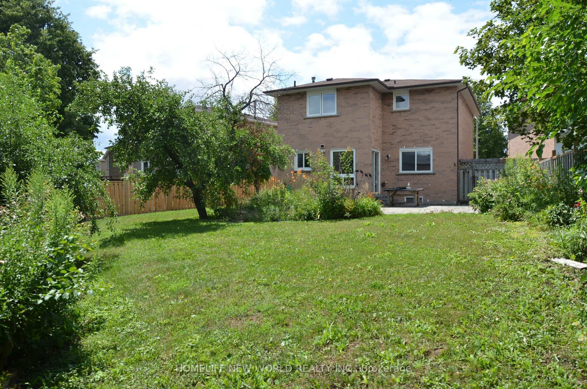 50 Adrian Crescent photo 18