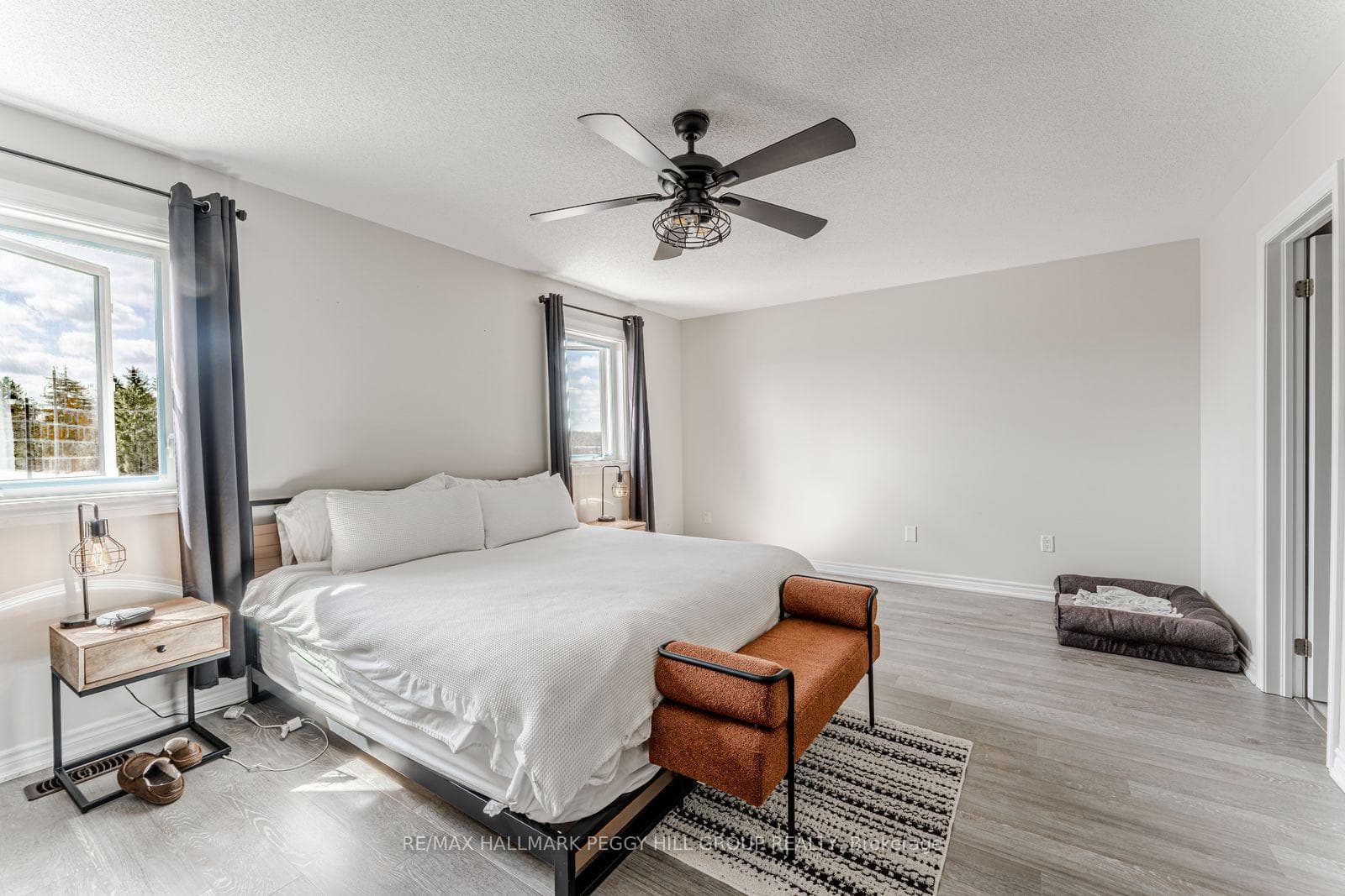 1226 Peelar Crescent photo 7