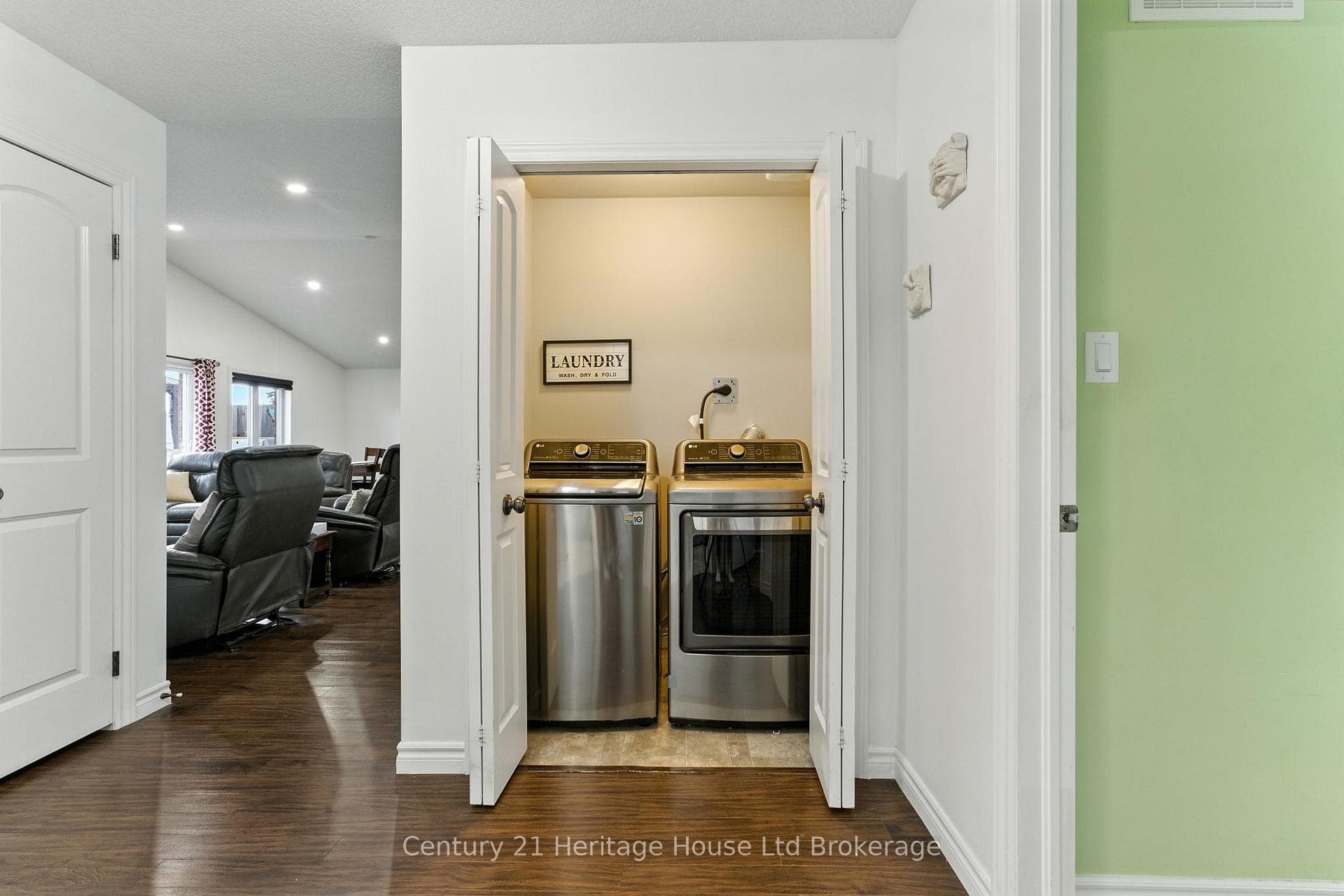 107 Applewood Street photo 27