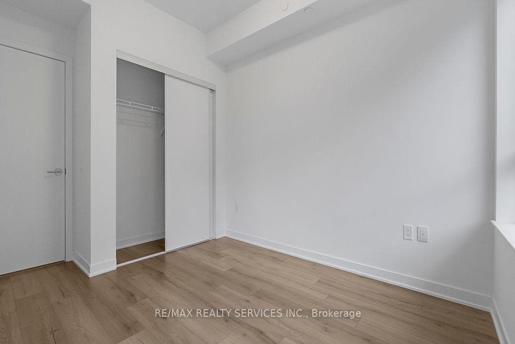 395 Dundas Street Unit 421 photo 21