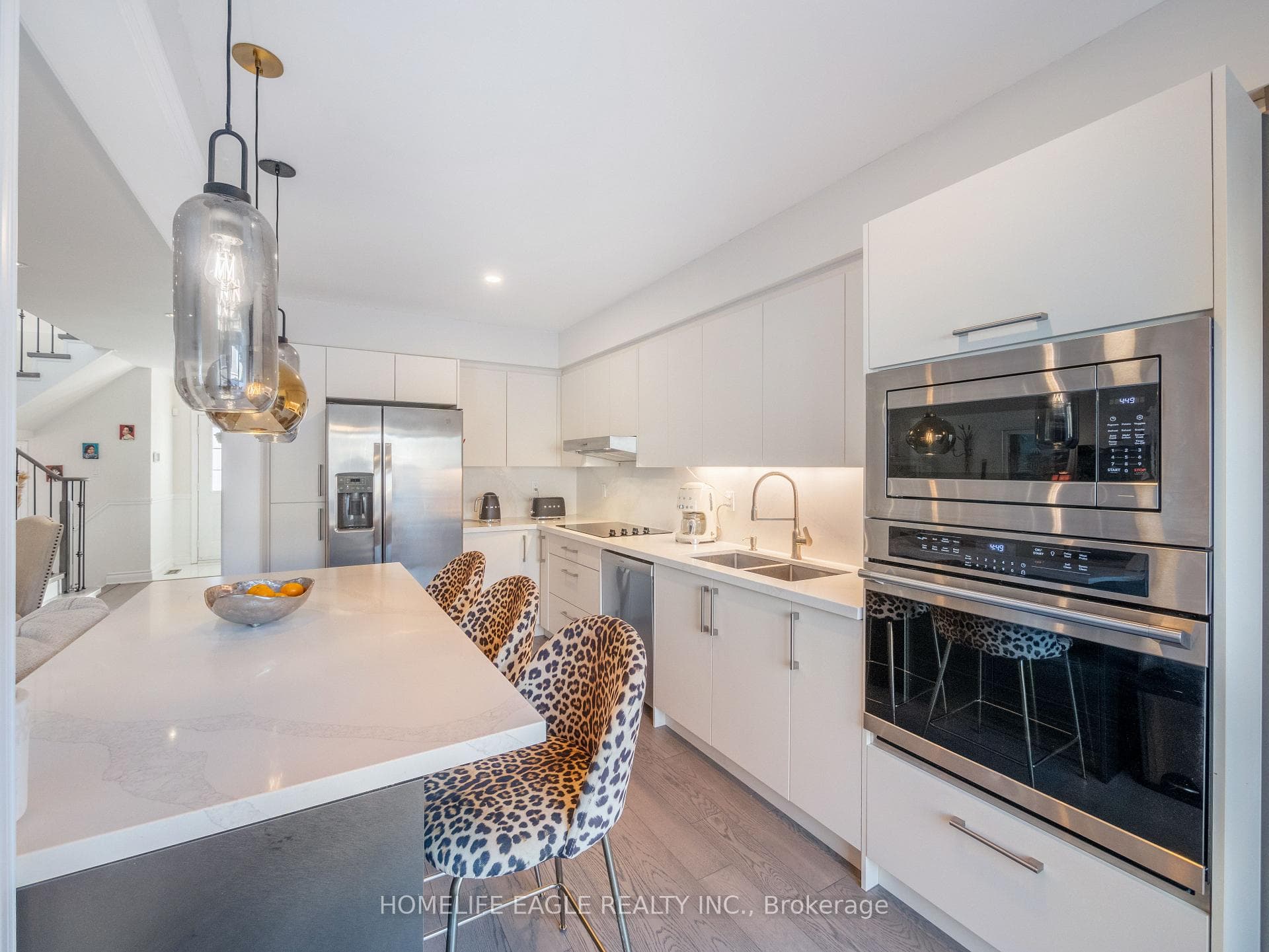 39 Walkview Crescent photo 9
