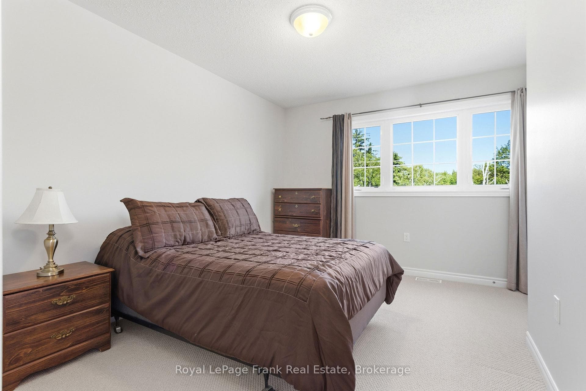 1340 Wadebridge Crescent photo 26