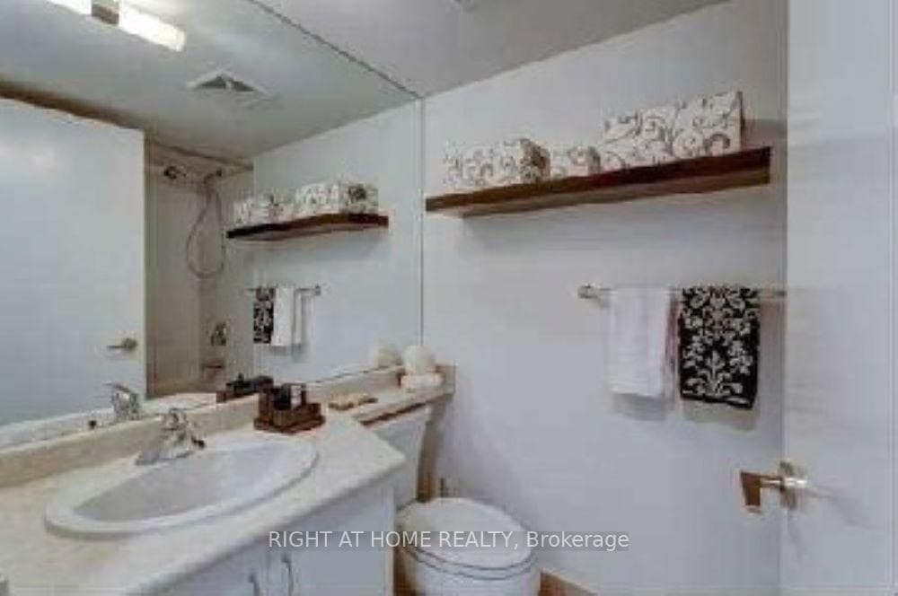 209 Fort York Boulevard Unit 1161 photo 14