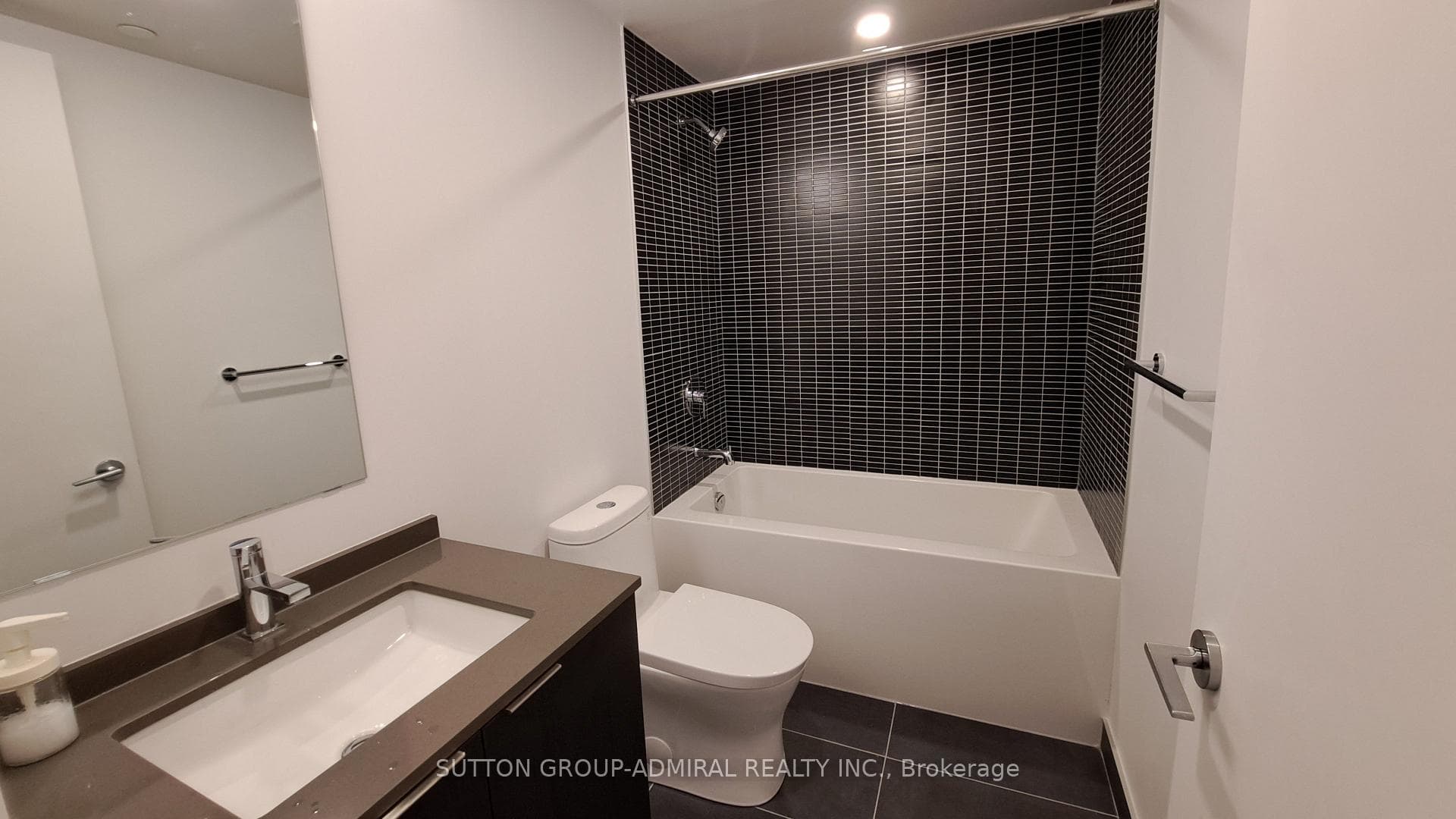 1 Jarvis Street Unit 506 photo 10