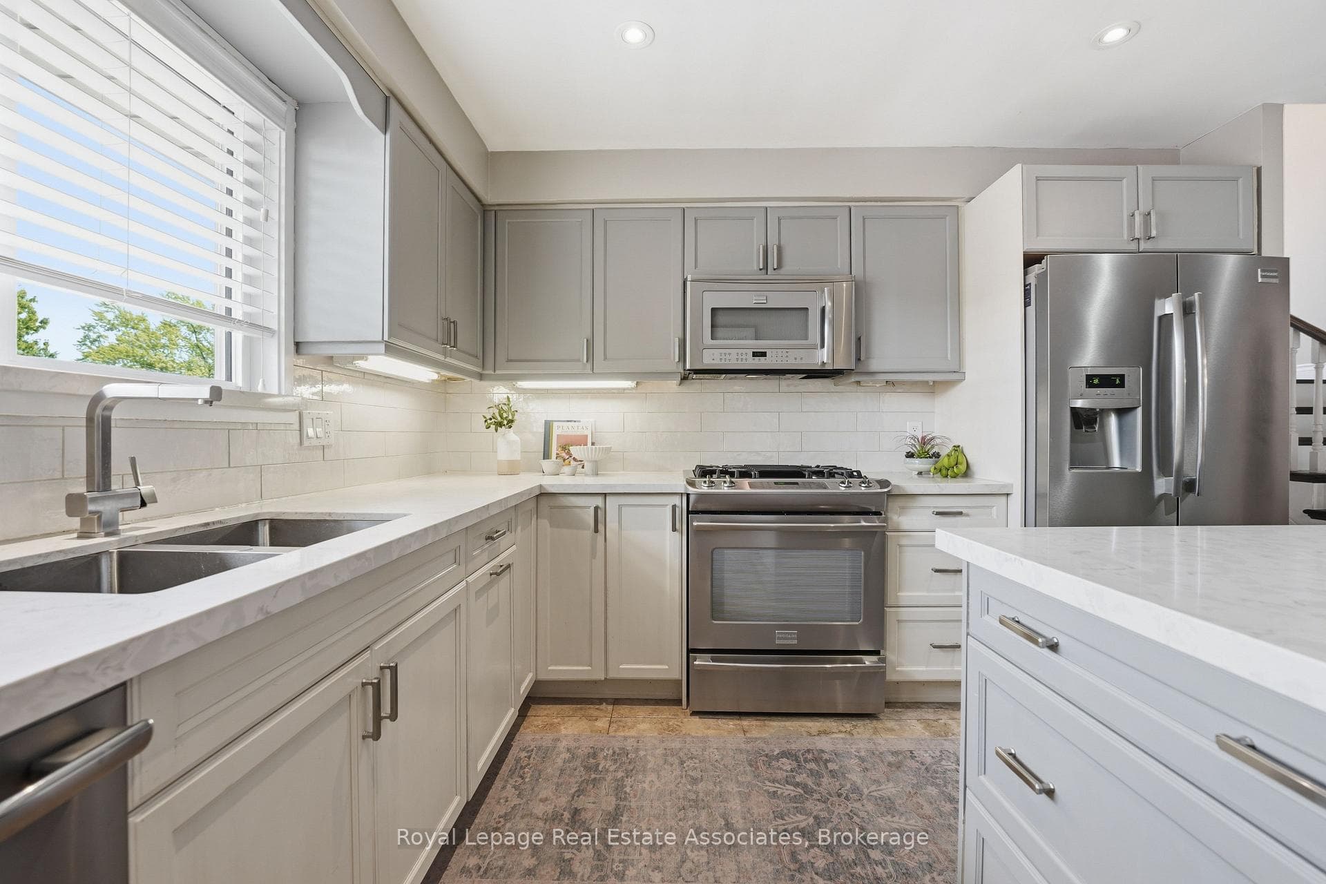477 Queen Victoria Drive photo 16