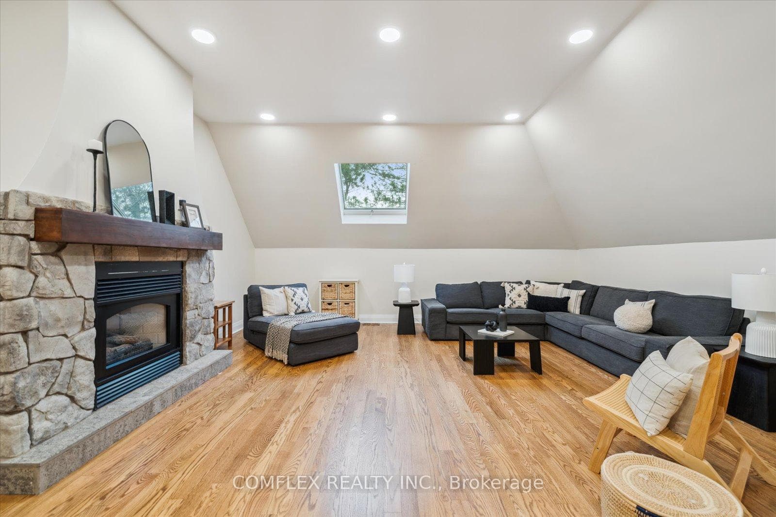 2 TAUNUS Court photo 27