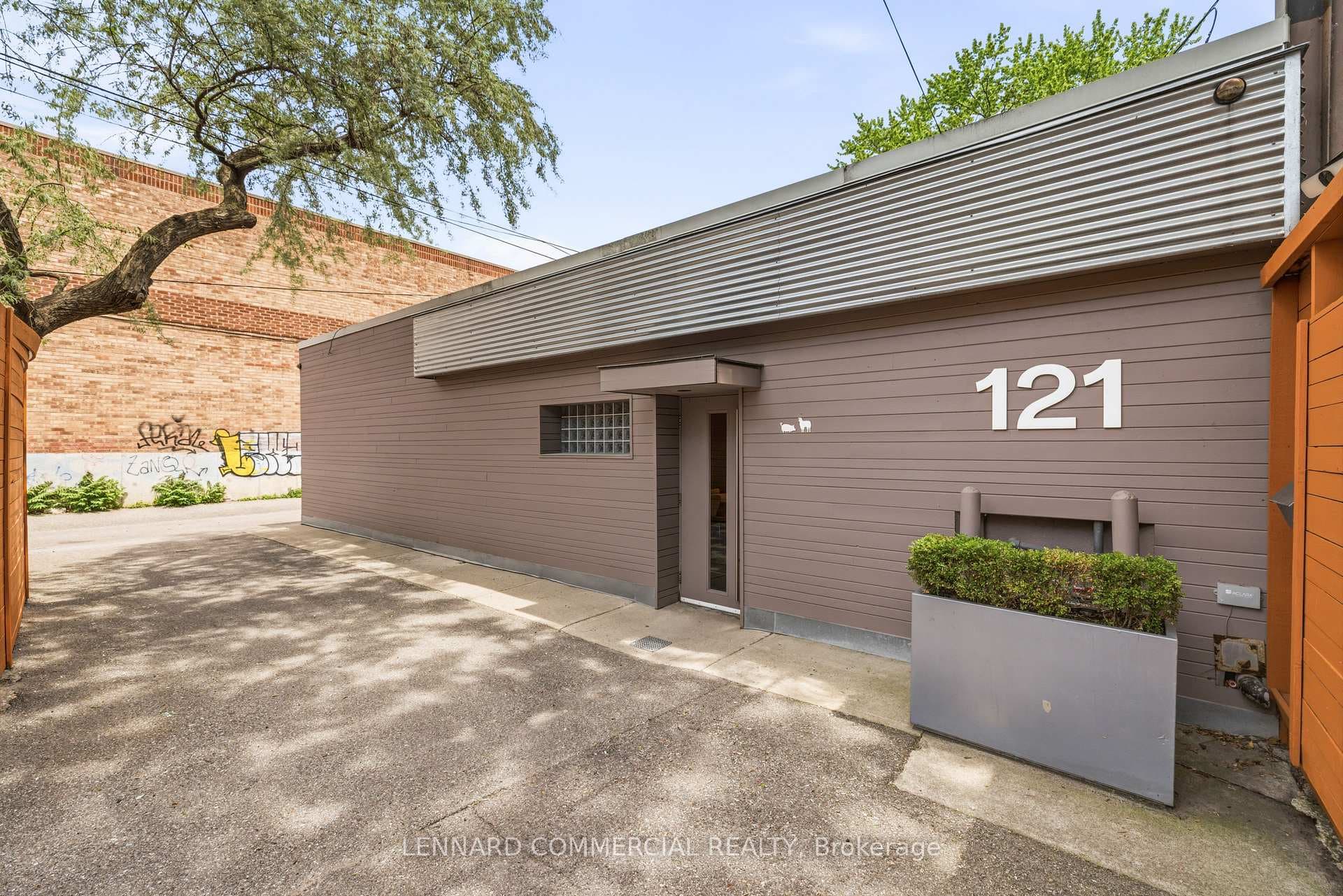 121 Logan Avenue photo 2