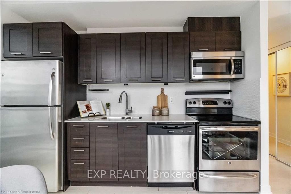 20 Bruyeres Mews Unit 906 photo 9