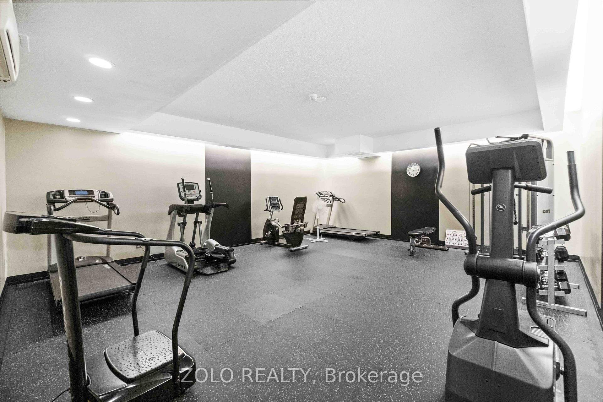 BUILDING GYM