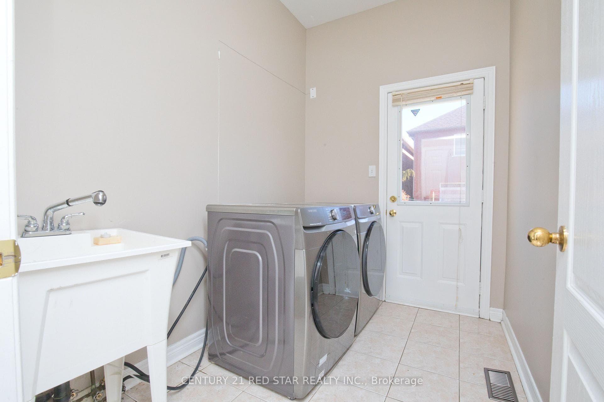 3 Okanagan Drive photo 20