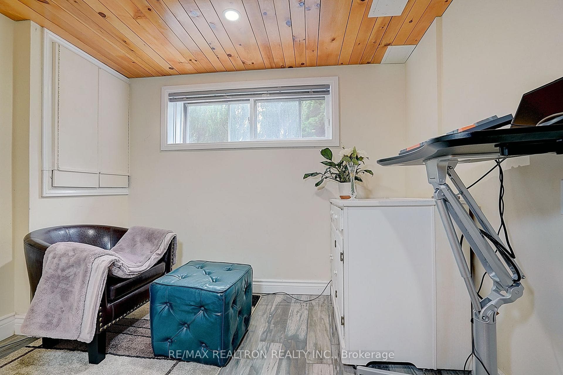 583 Pinewood Street photo 33