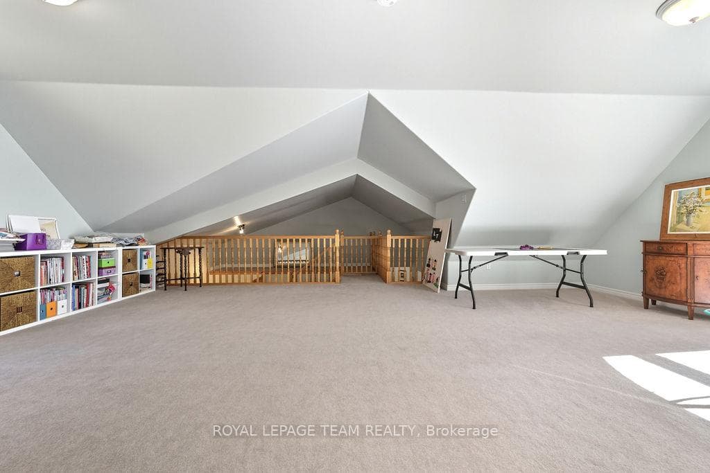 698 BARRYVALE Road photo 34