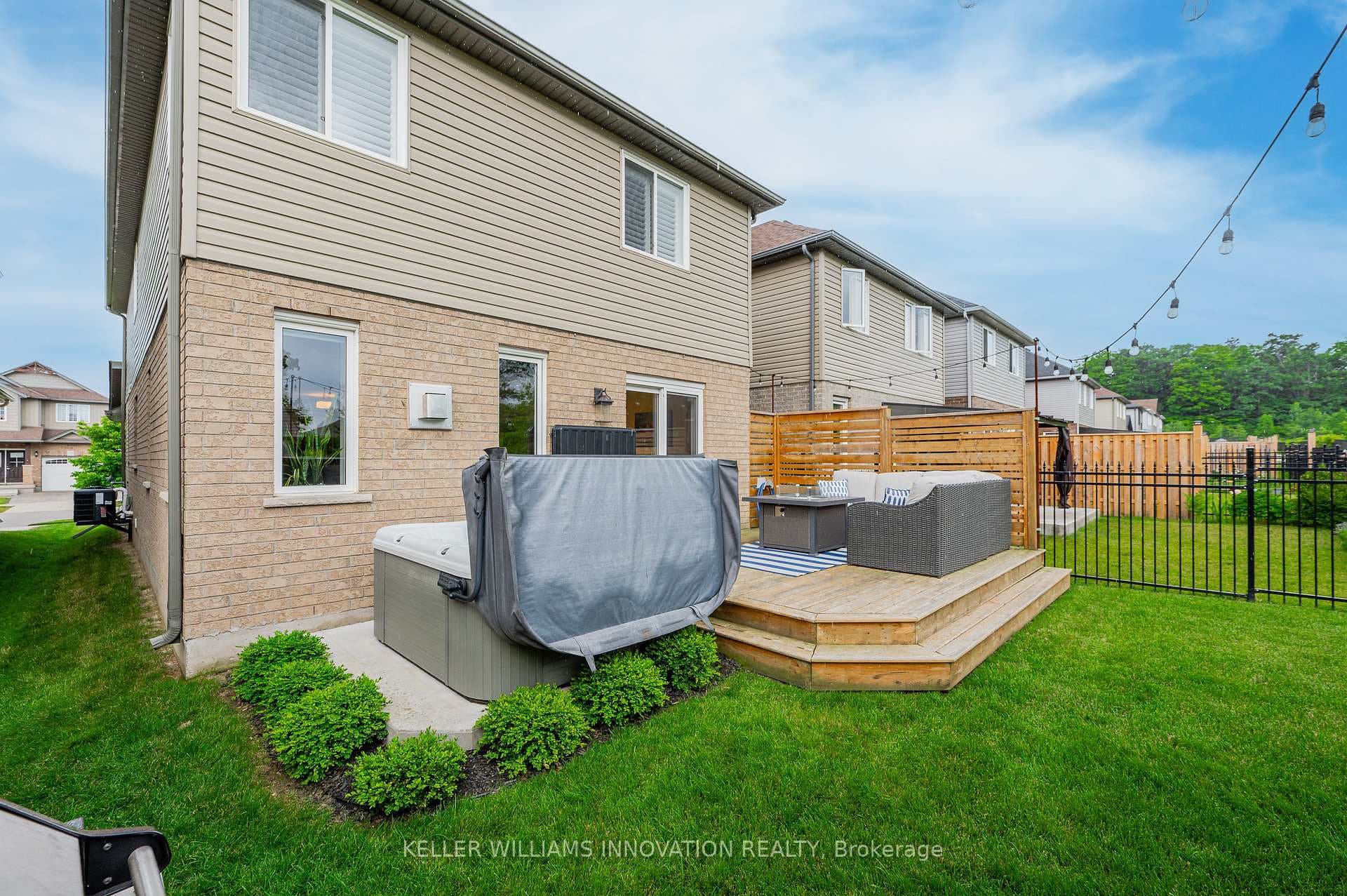 230 Moorlands Crescent photo 31