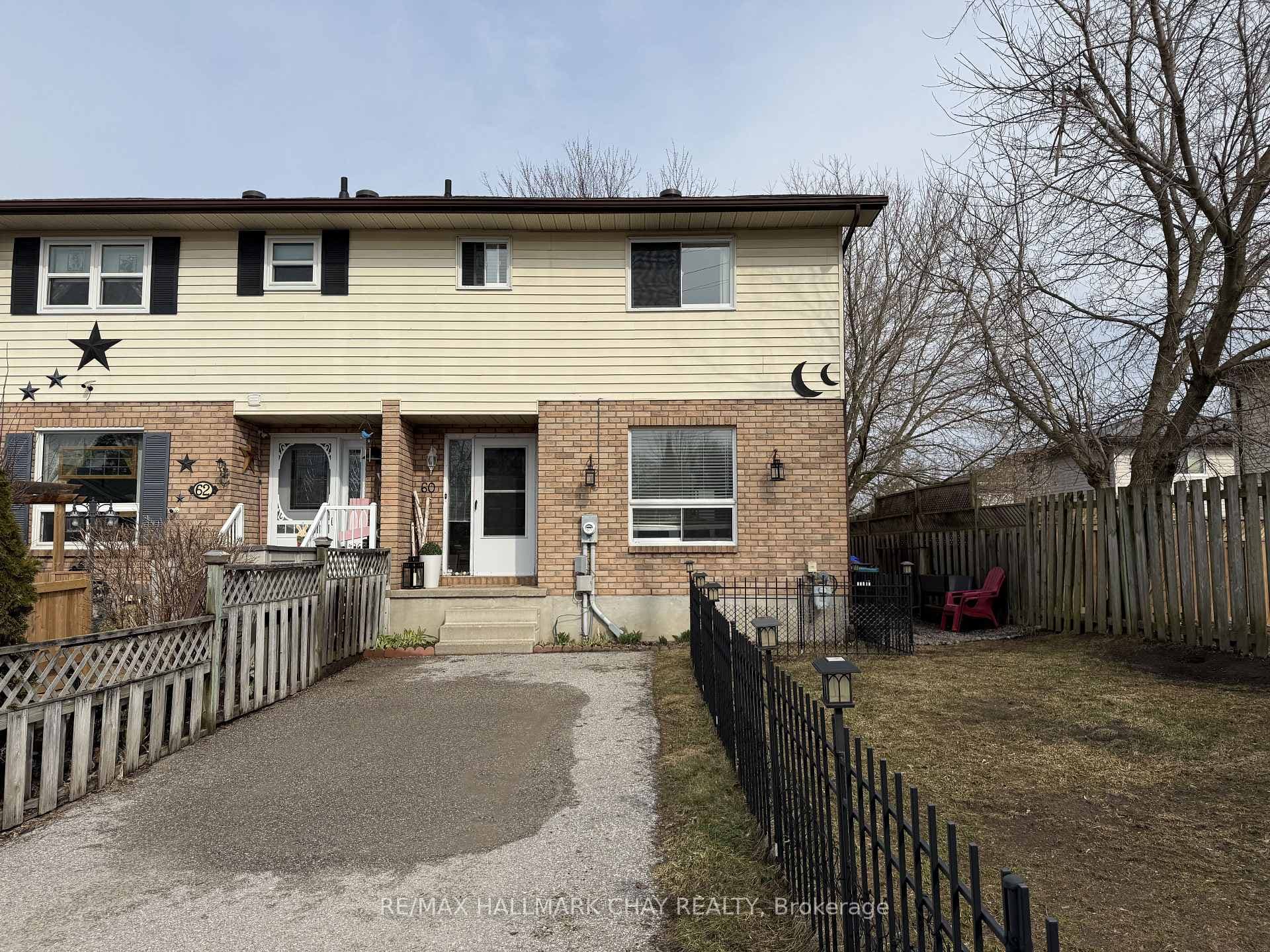 Long driveway fits many vehicles