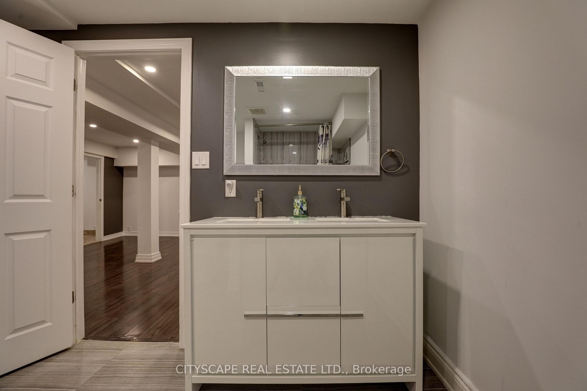 137 Ravenscroft Road photo 21