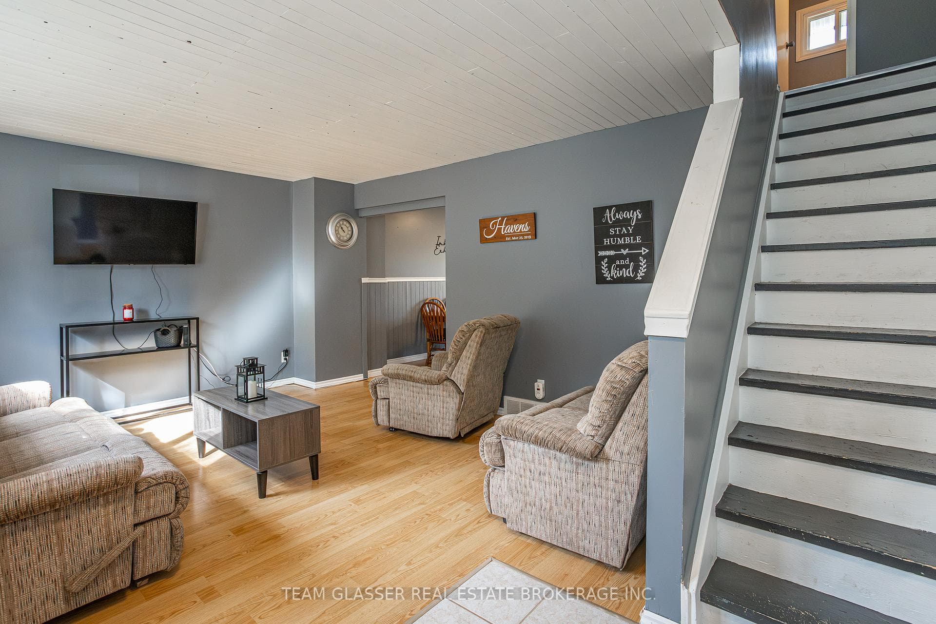 28 Rosamond Crescent photo 3